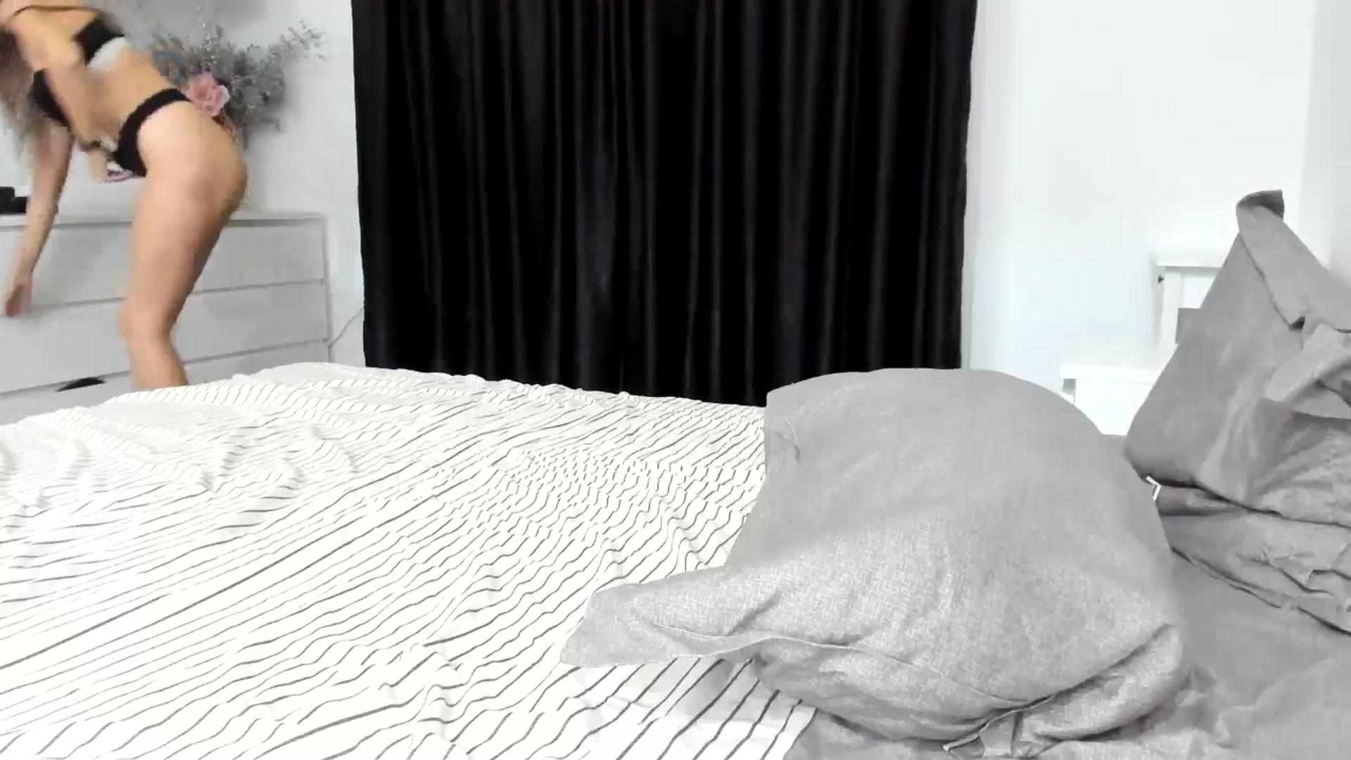 Gallery image thumbnail from AlessiaRay's myfreecams stream on, 08/20/2025, 19:47 image 19 of 20