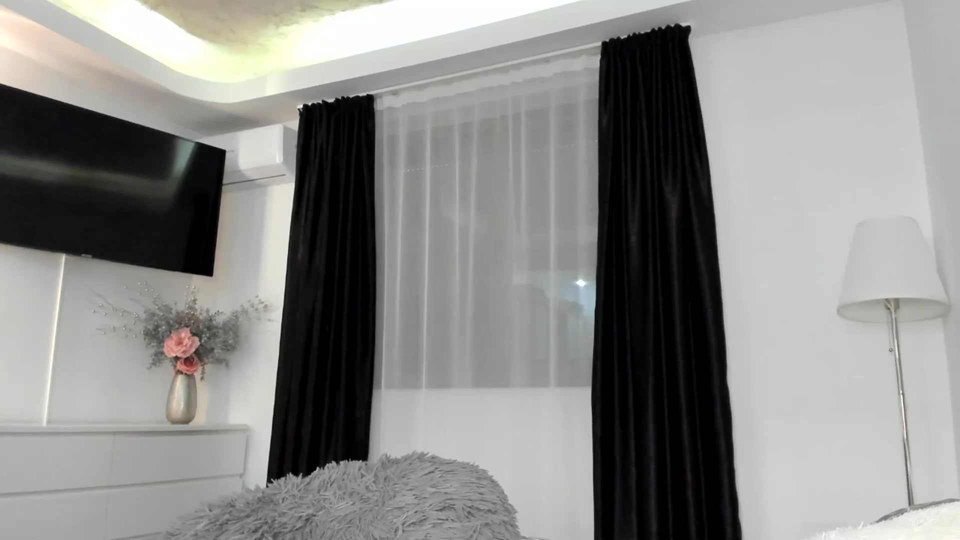 Gallery image thumbnail from AlessiaRay's myfreecams stream on, 10/31/2025, 11:41 image 15 of 20