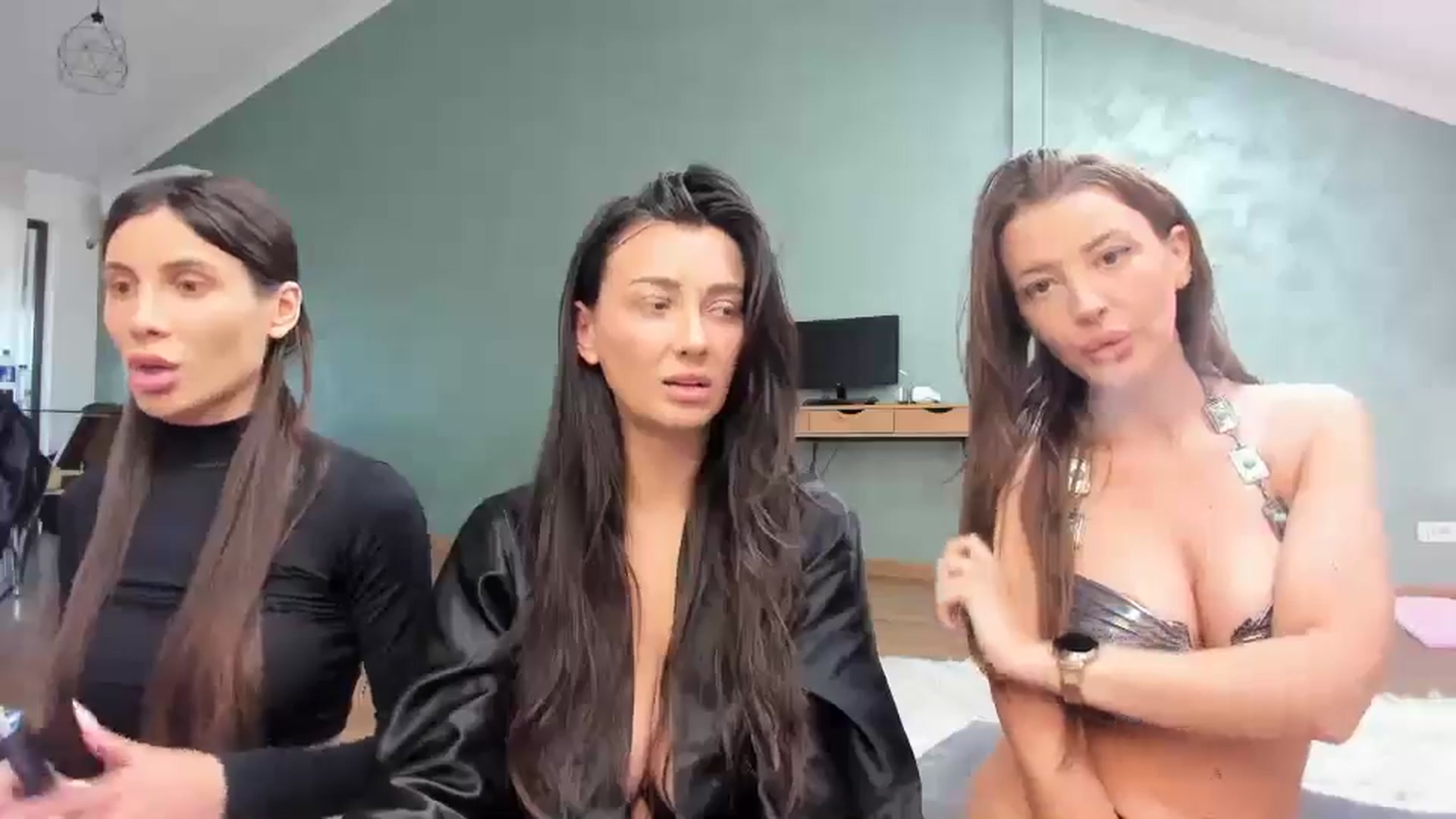 Gallery image thumbnail from AlessiaRay's myfreecams stream on, 04/06/2026, 12:23 image 5 of 20