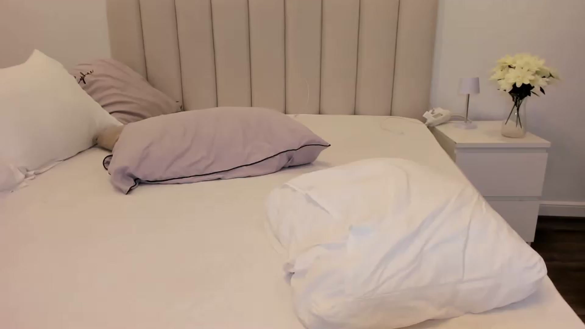 Gallery image thumbnail from AlessiaRay's myfreecams stream on, 05/29/2026, 18:53 image 16 of 20