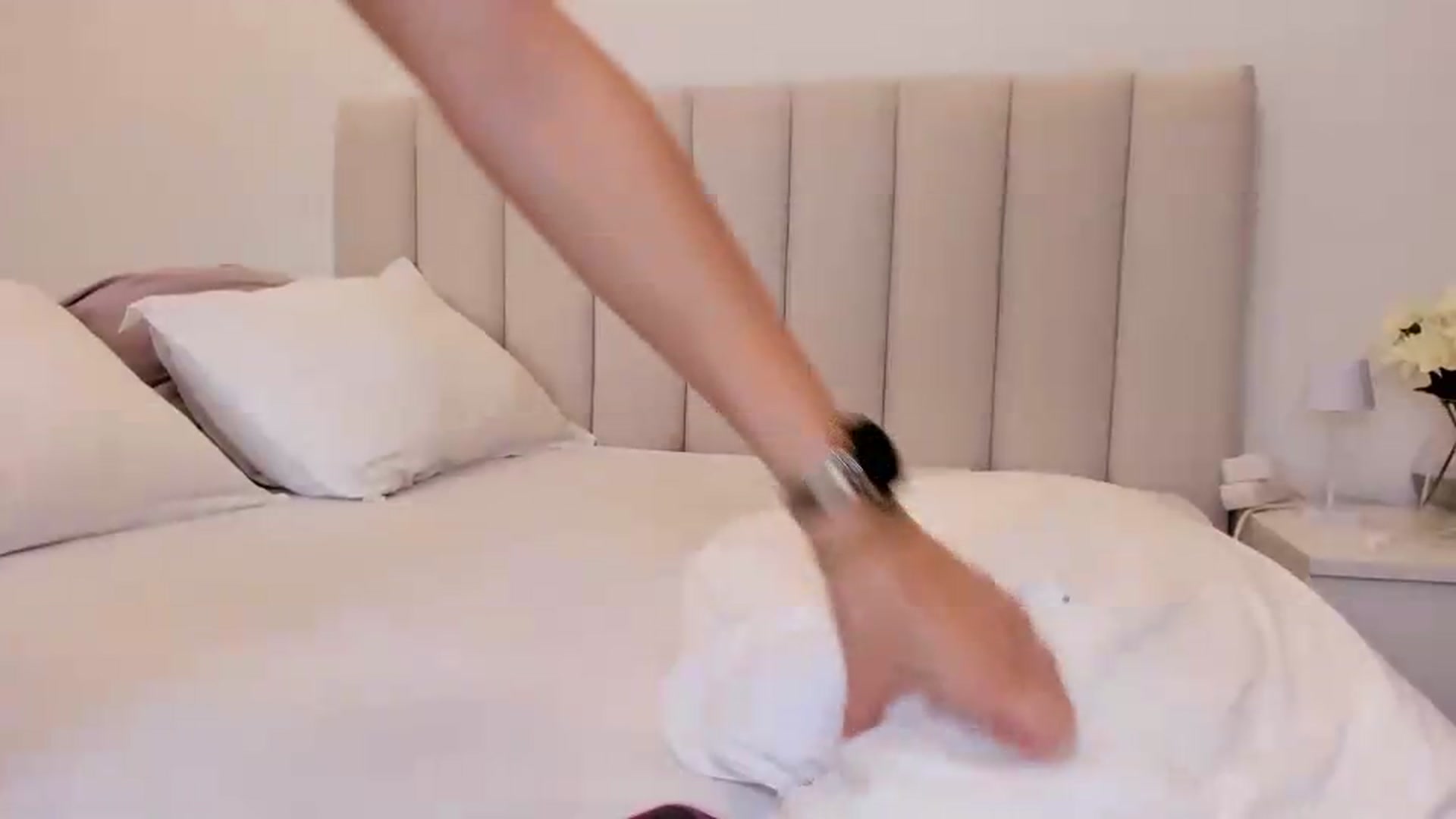 Gallery image thumbnail from AlessiaRay's myfreecams stream on, 06/21/2026, 12:32 image 6 of 20