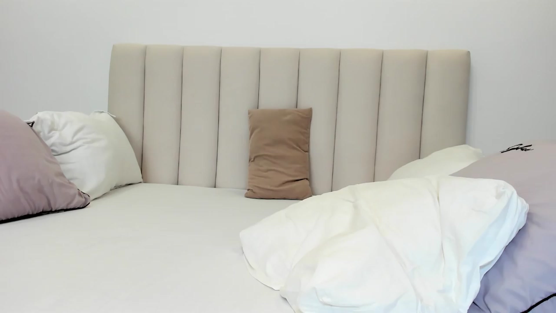 Gallery image thumbnail from AlessiaRay's myfreecams stream on, 08/19/2026, 10:52 image 20 of 20