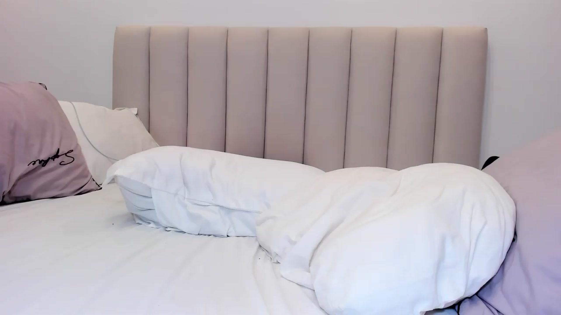 Gallery image thumbnail from AlessiaRay's myfreecams stream on, 08/21/2026, 23:44 image 18 of 20