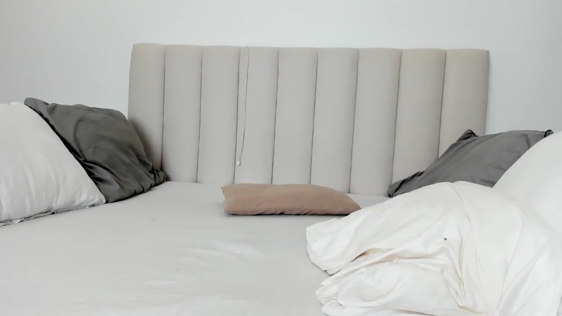 Gallery image thumbnail from AlessiaRay's myfreecams stream on, 09/08/2026, 12:39 image 14 of 20