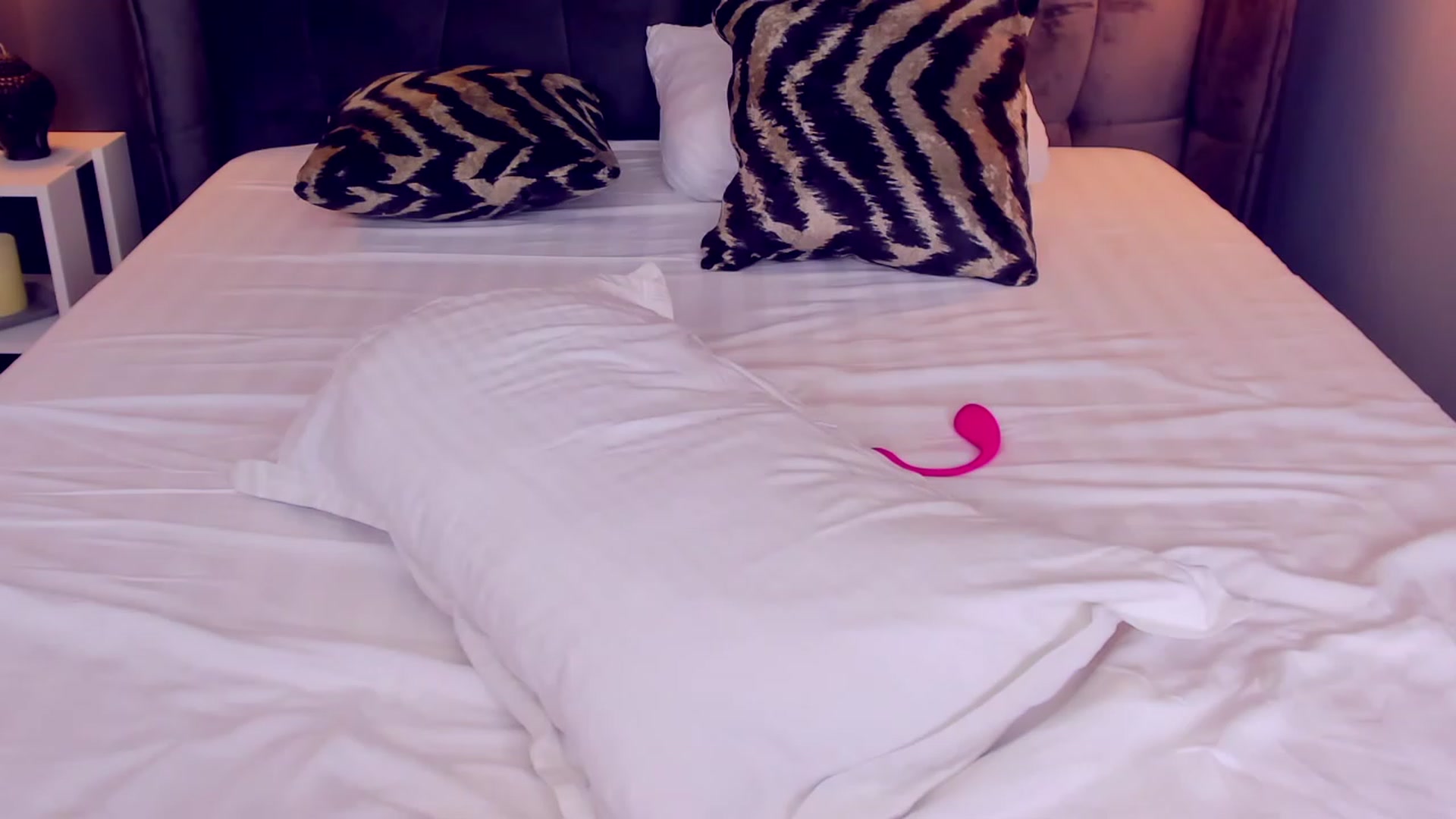 Gallery image thumbnail from AlessiaTaylor's myfreecams stream on, 12/20/2022, 06:41 image 12 of 20