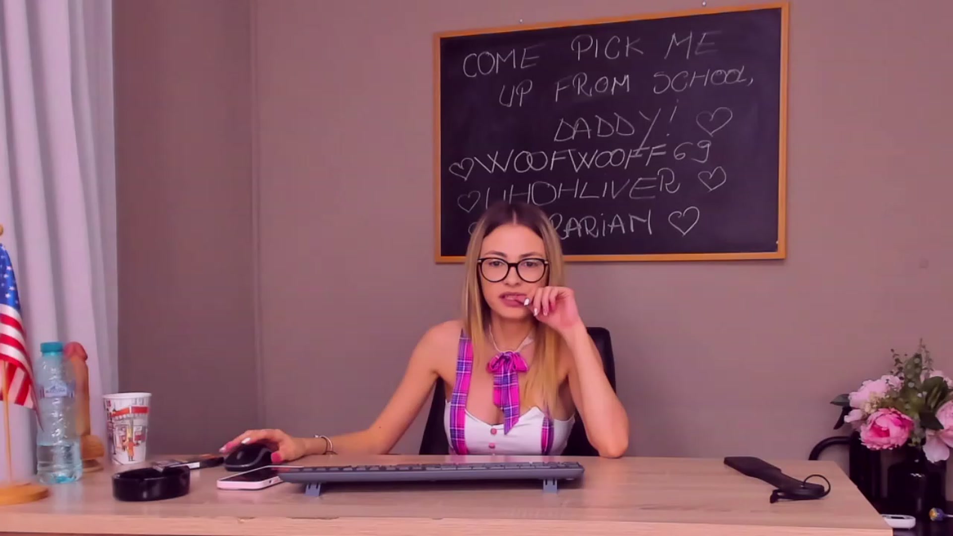 Gallery image thumbnail from AlessiaTaylor's myfreecams stream on, 02/27/2023, 09:23 image 10 of 20