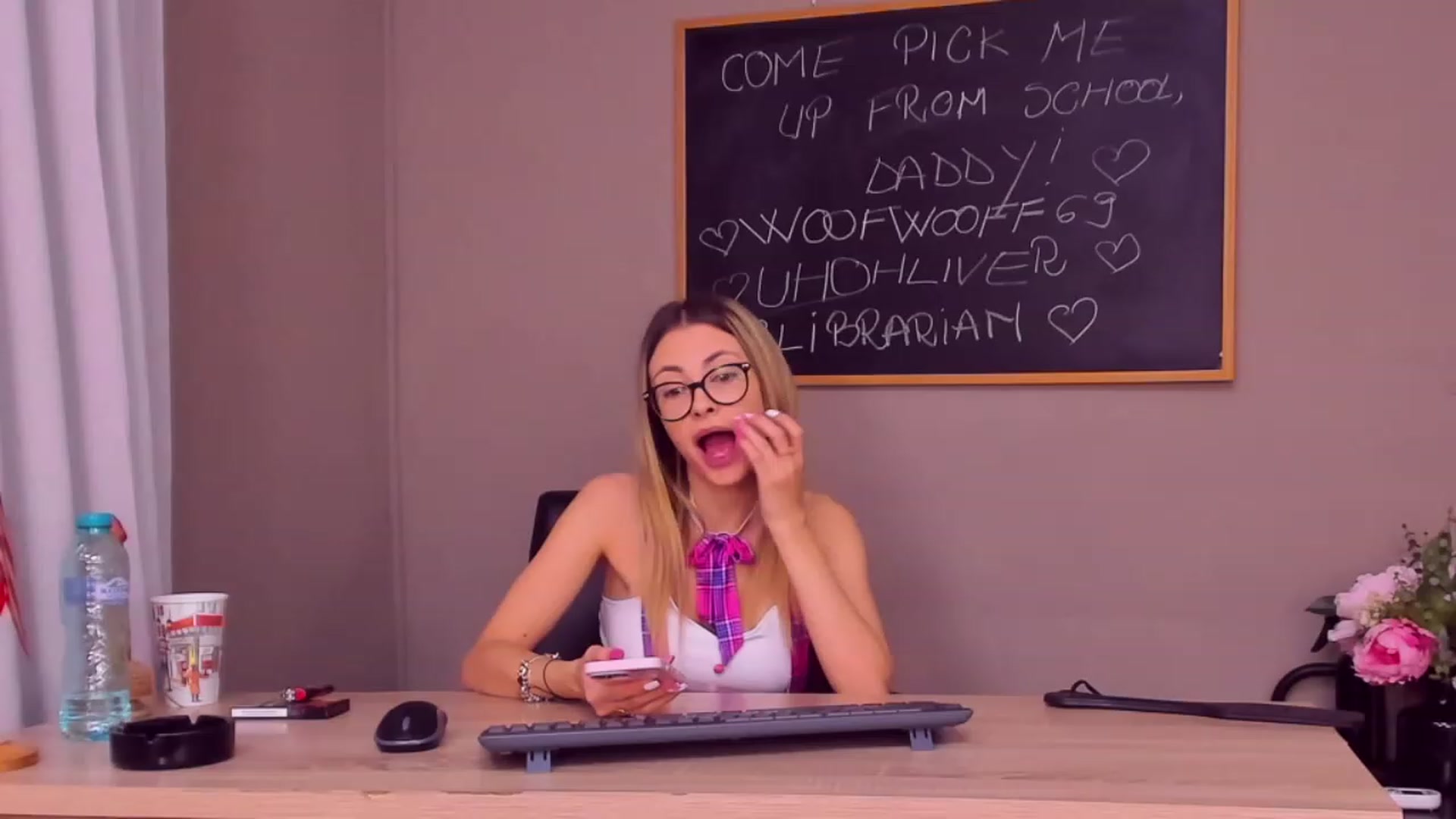 Gallery image thumbnail from AlessiaTaylor's myfreecams stream on, 02/27/2023, 11:47 image 6 of 20