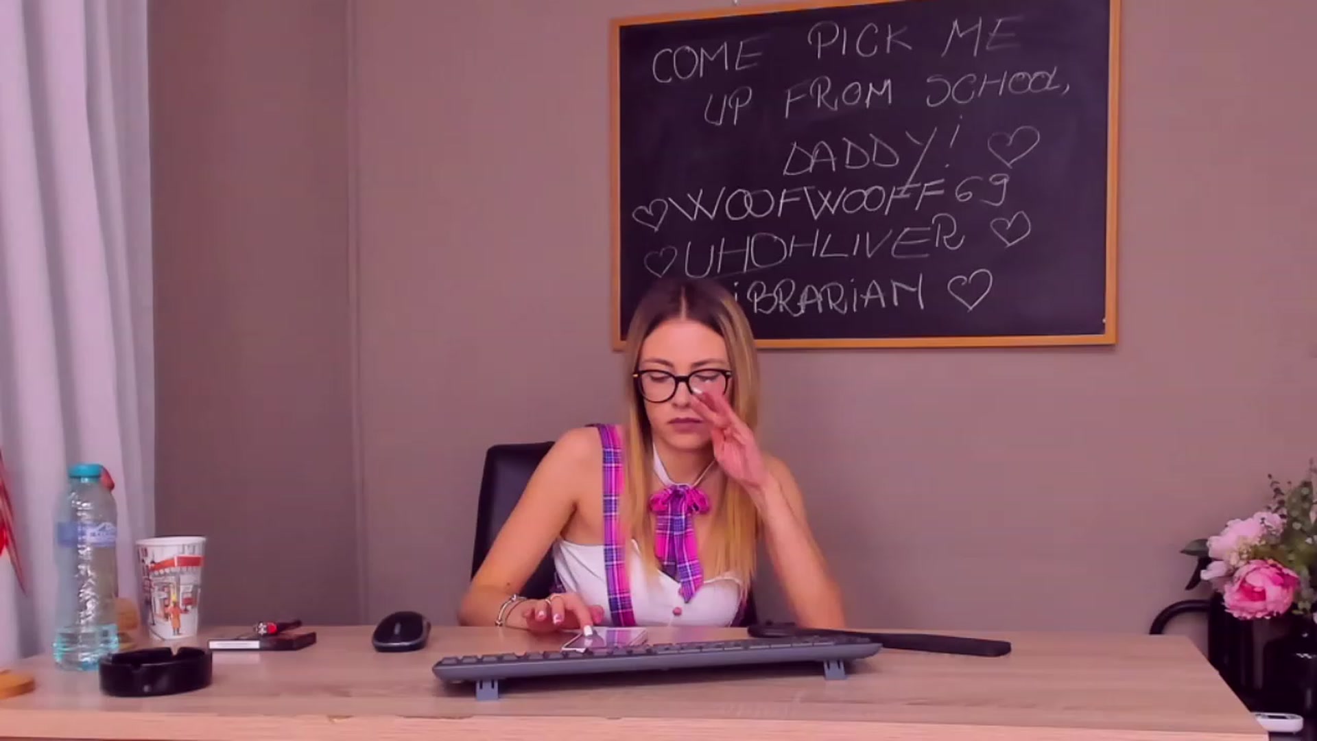 Gallery image thumbnail from AlessiaTaylor's myfreecams stream on, 02/27/2023, 11:47 image 14 of 20