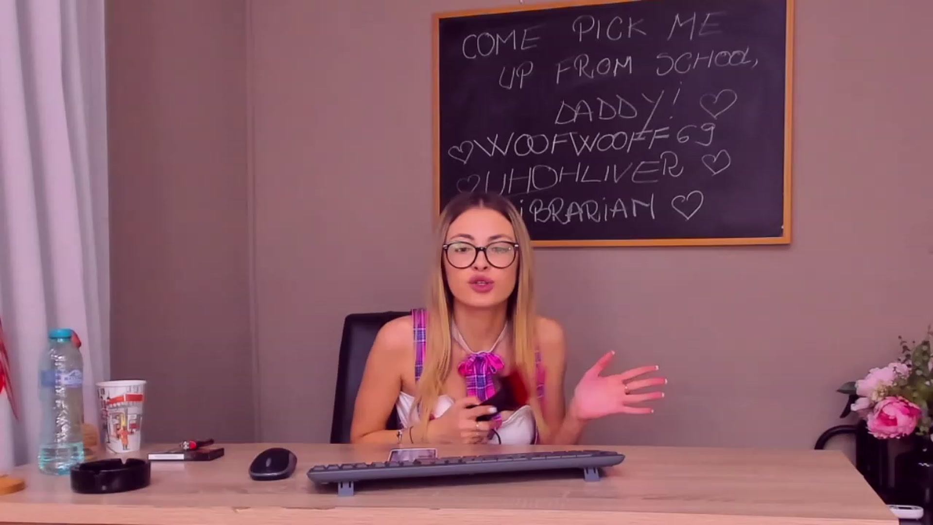 Gallery image thumbnail from AlessiaTaylor's myfreecams stream on, 02/27/2023, 11:47 image 10 of 20