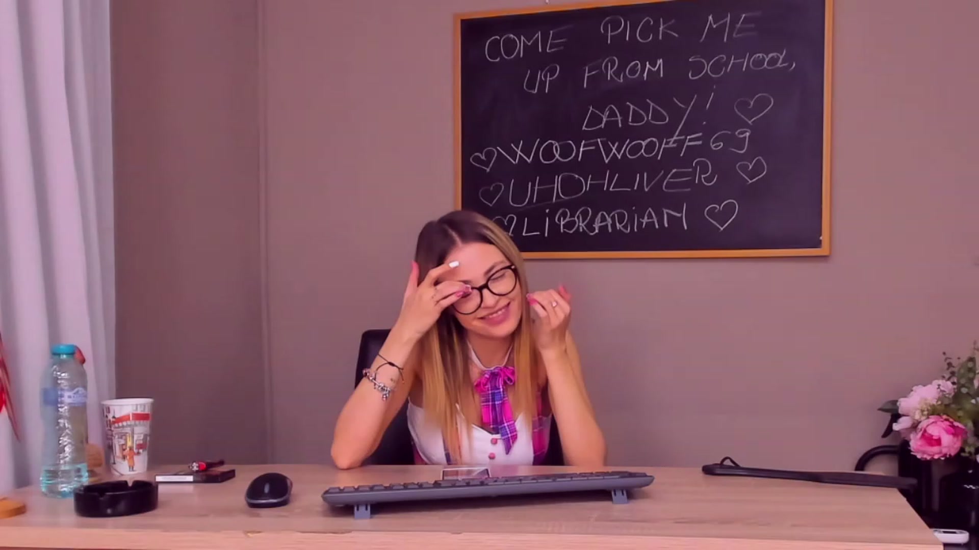 Gallery image thumbnail from AlessiaTaylor's myfreecams stream on, 02/27/2023, 11:47 image 7 of 20