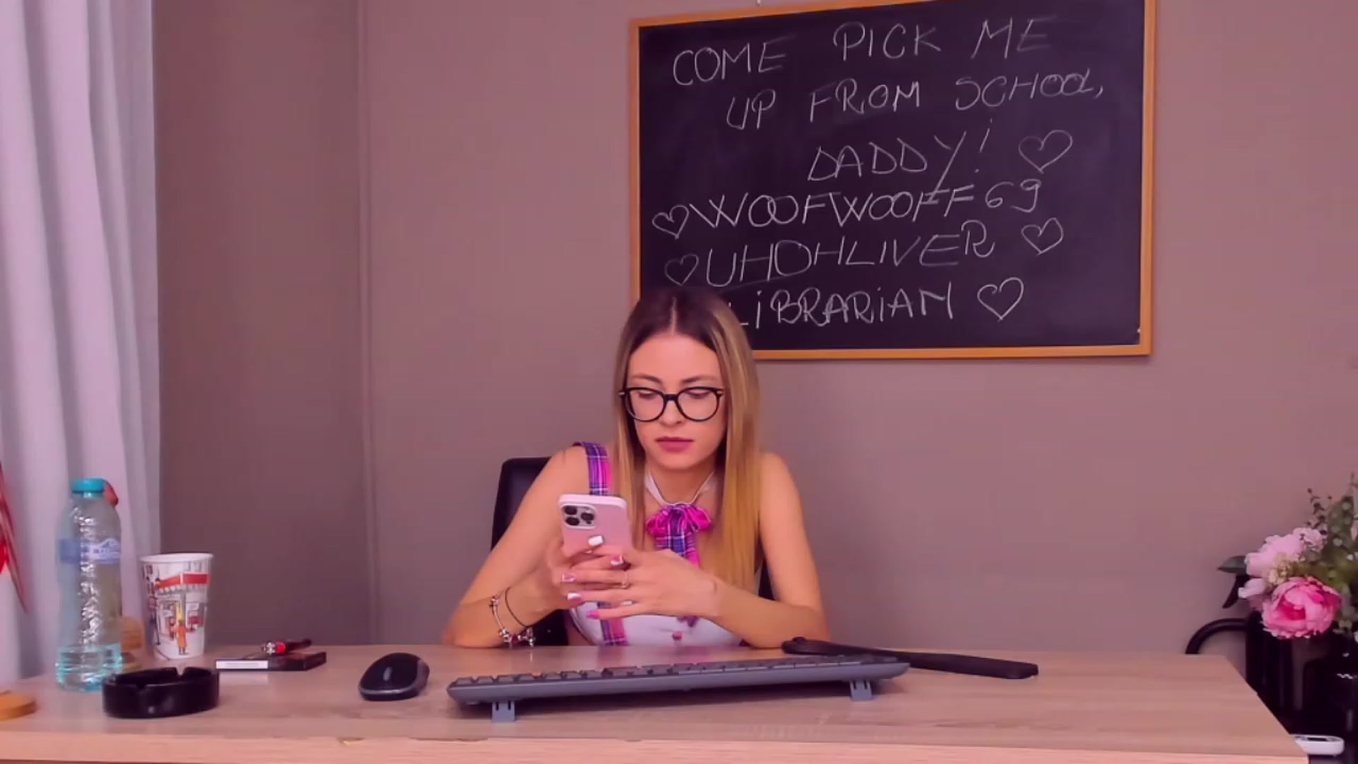 Gallery image thumbnail from AlessiaTaylor's myfreecams stream on, 02/27/2023, 11:47 image 12 of 20