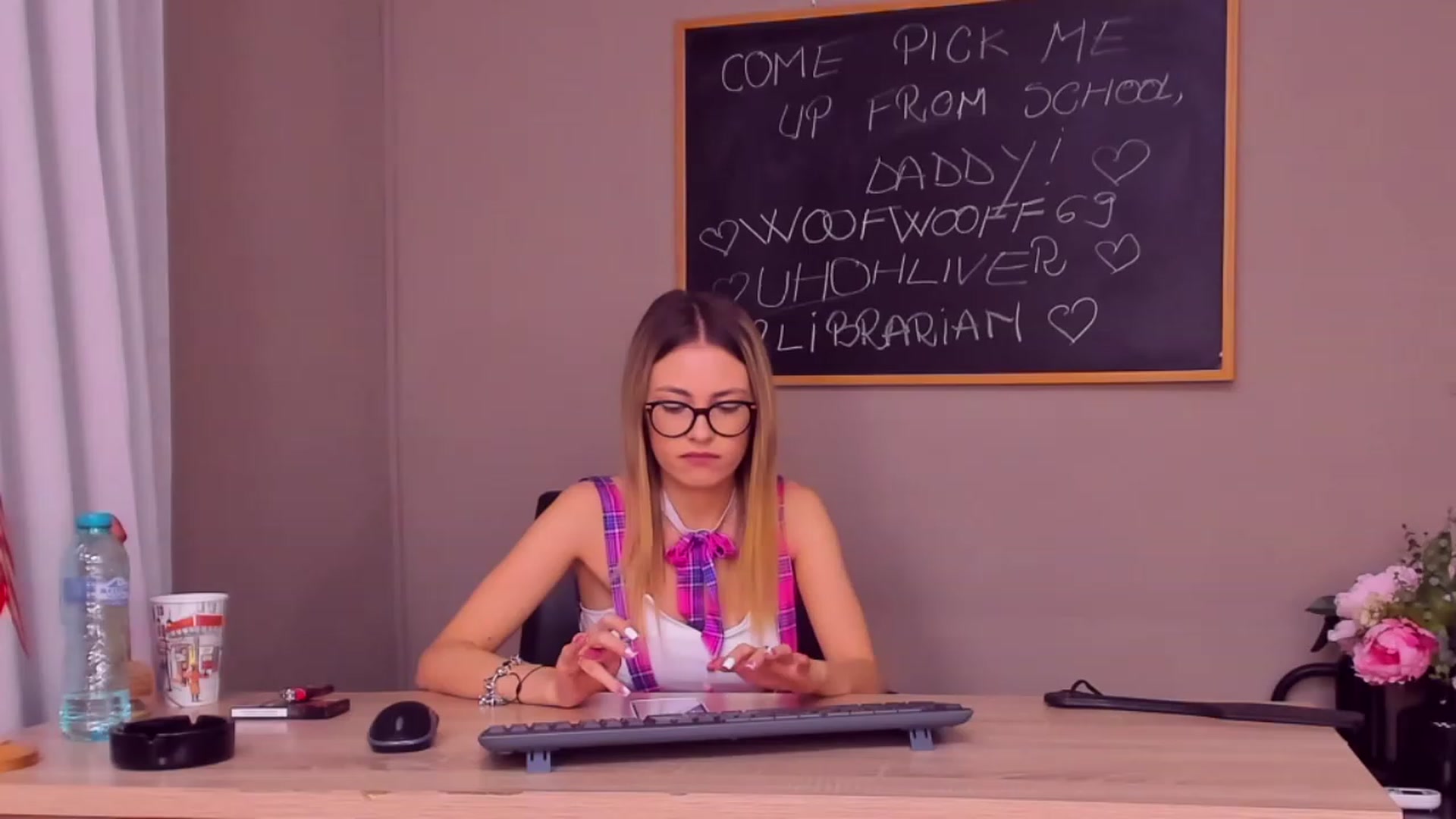 Gallery image thumbnail from AlessiaTaylor's myfreecams stream on, 02/27/2023, 11:47 image 5 of 20