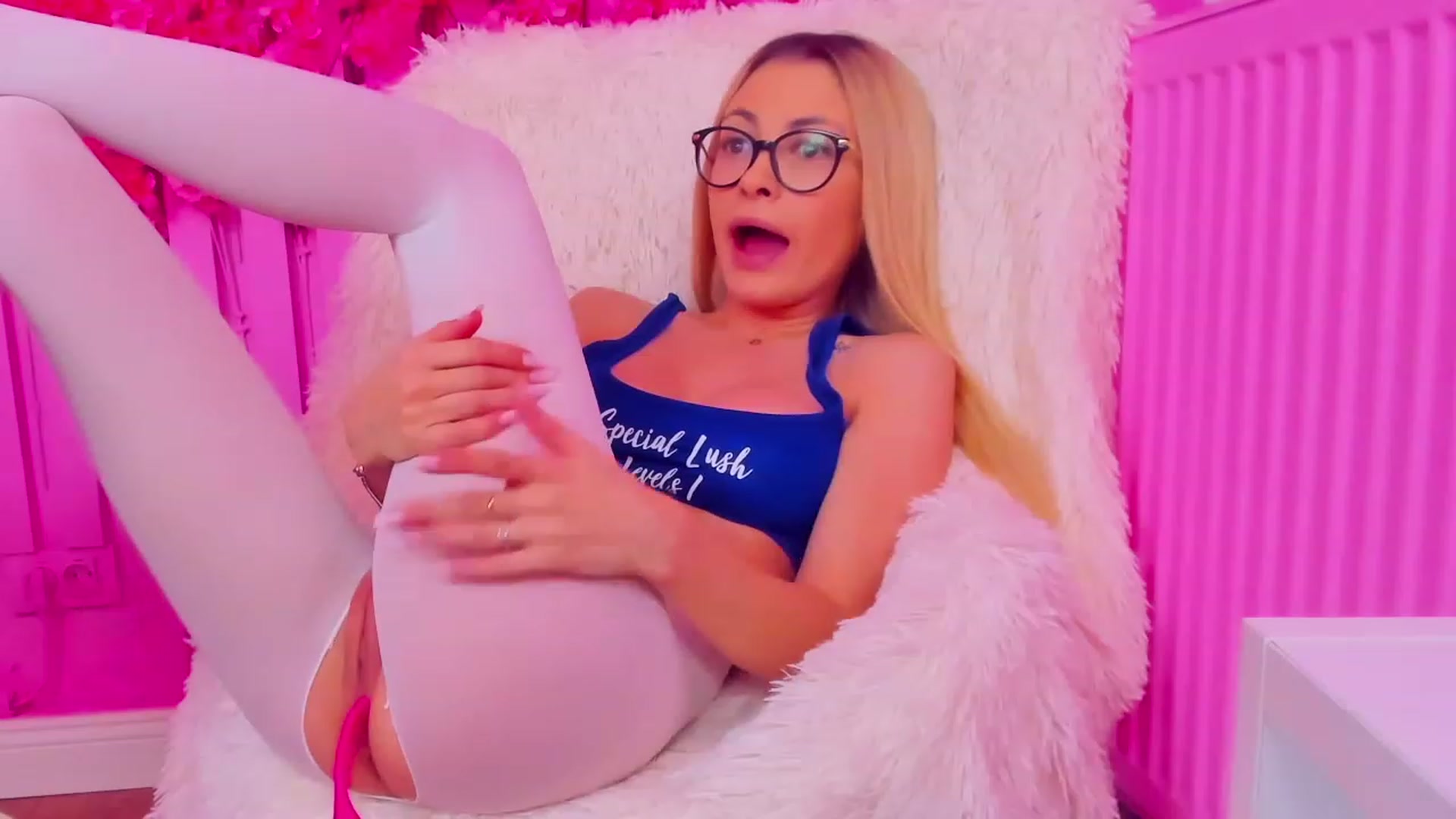 Gallery image thumbnail from AlessiaTaylor's myfreecams stream on, 04/27/2023, 07:52 image 20 of 20