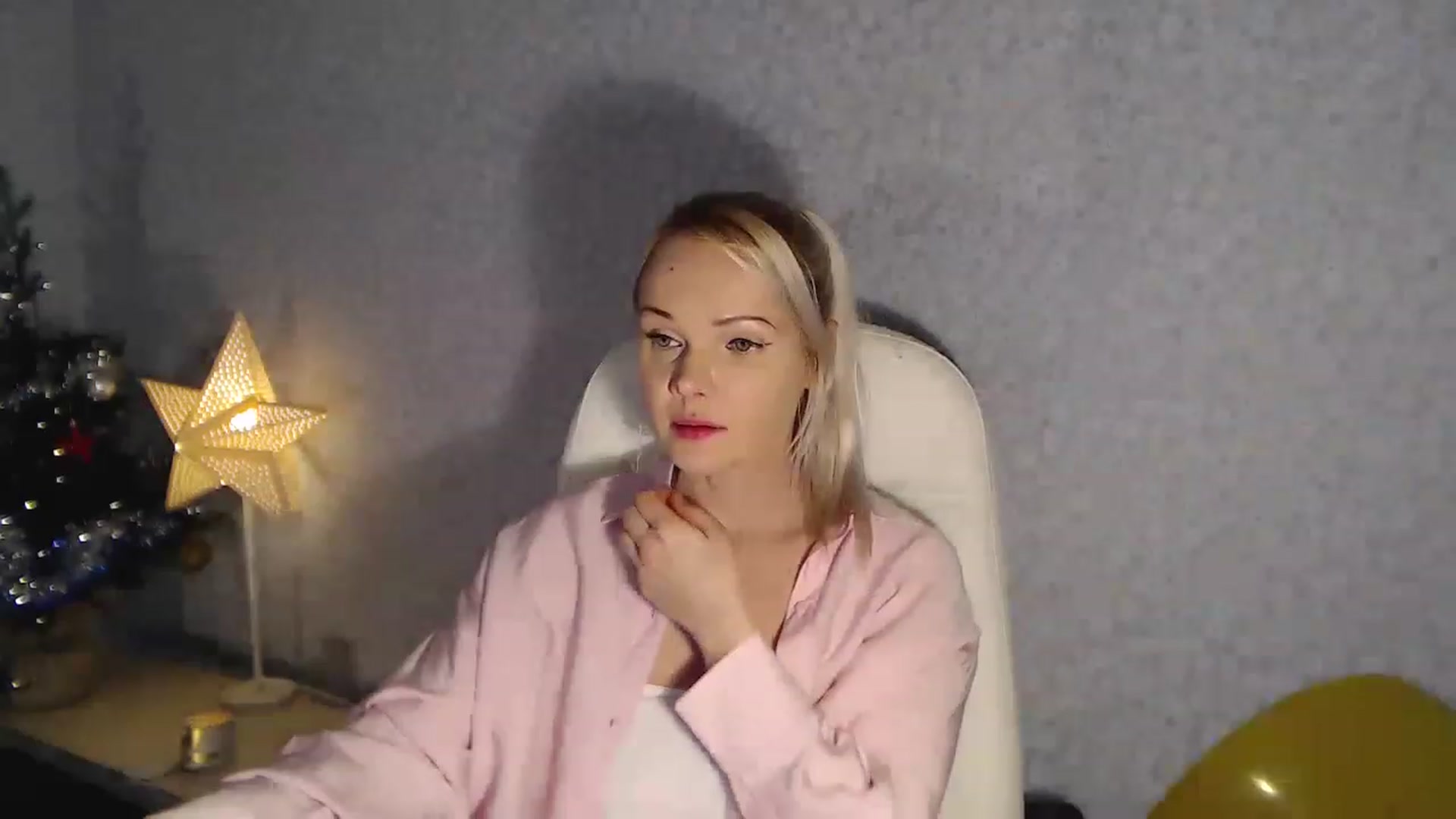 Gallery image thumbnail from Alesssandra's myfreecams stream on, 12/24/2022, 23:59 image 19 of 20