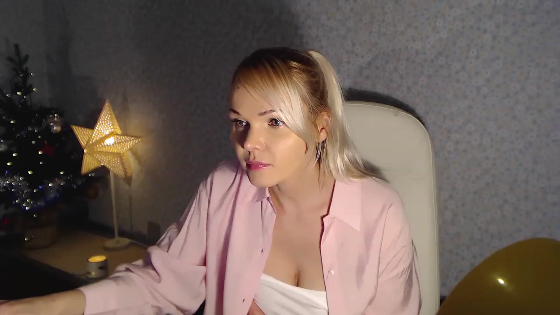 Gallery image thumbnail from Alesssandra's myfreecams stream on, 12/24/2022, 23:59 image 5 of 20