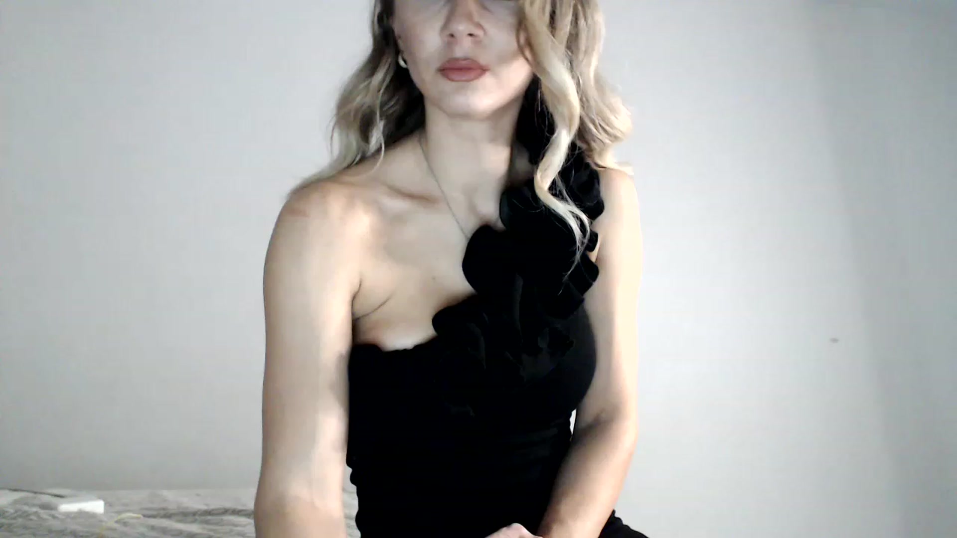 Gallery image thumbnail from AlessyaFit's myfreecams stream on, 12/10/2022, 20:05 image 18 of 20