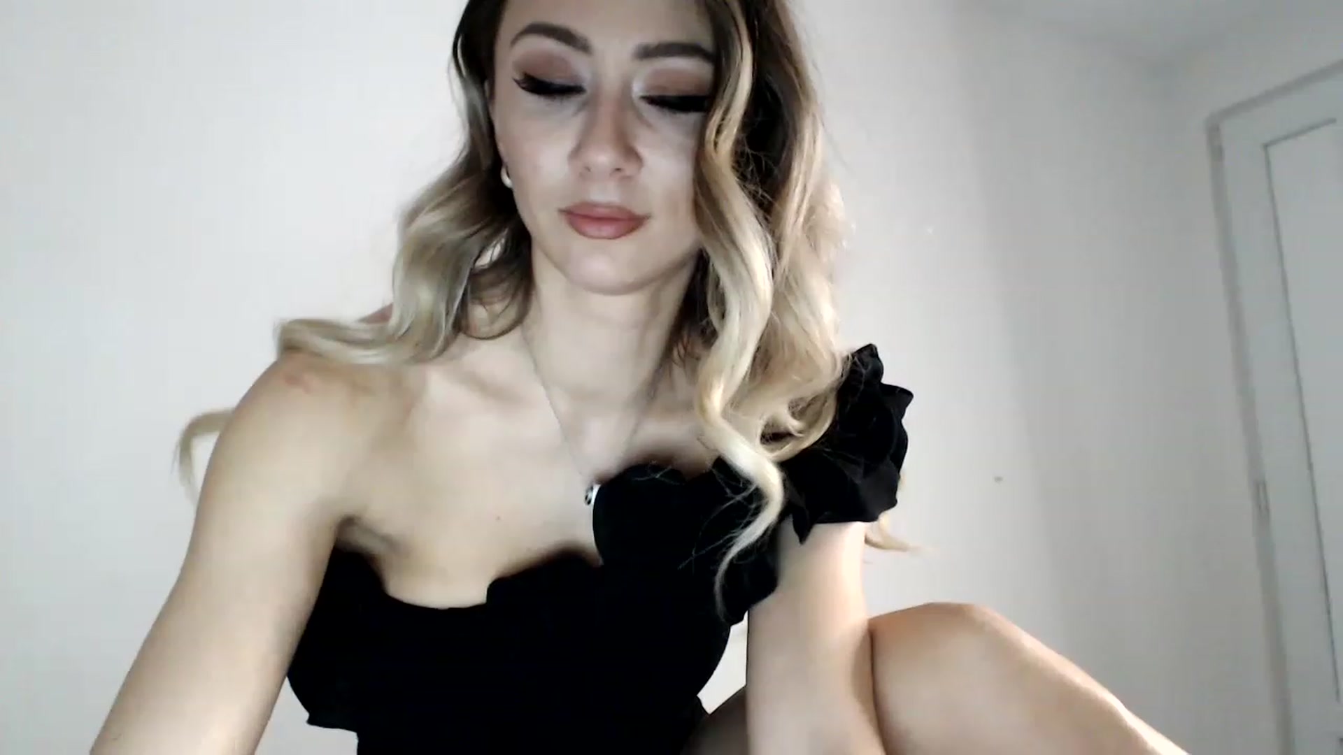 Gallery image thumbnail from AlessyaFit's myfreecams stream on, 12/10/2022, 20:22 image 13 of 20