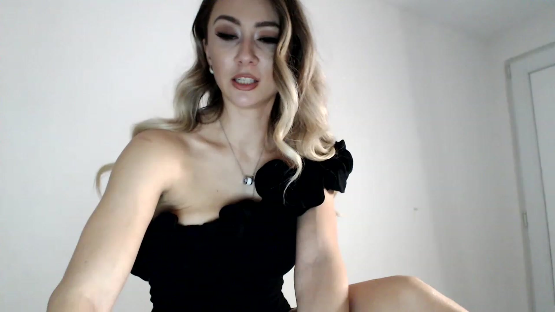 Gallery image thumbnail from AlessyaFit's myfreecams stream on, 12/10/2022, 20:22 image 12 of 20
