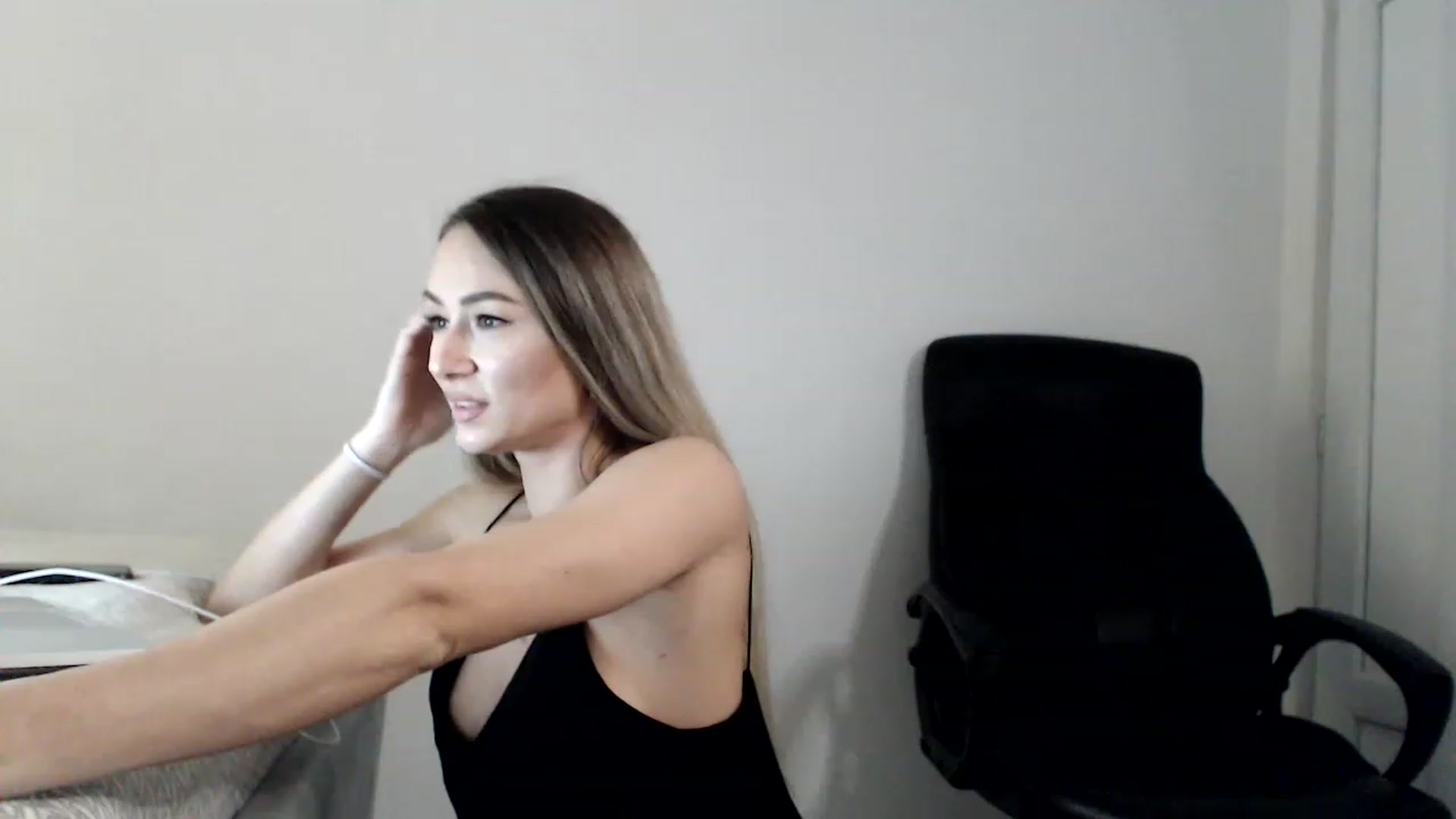 Gallery image thumbnail from AlessyaFit's myfreecams stream on, 12/16/2022, 20:46 image 5 of 20