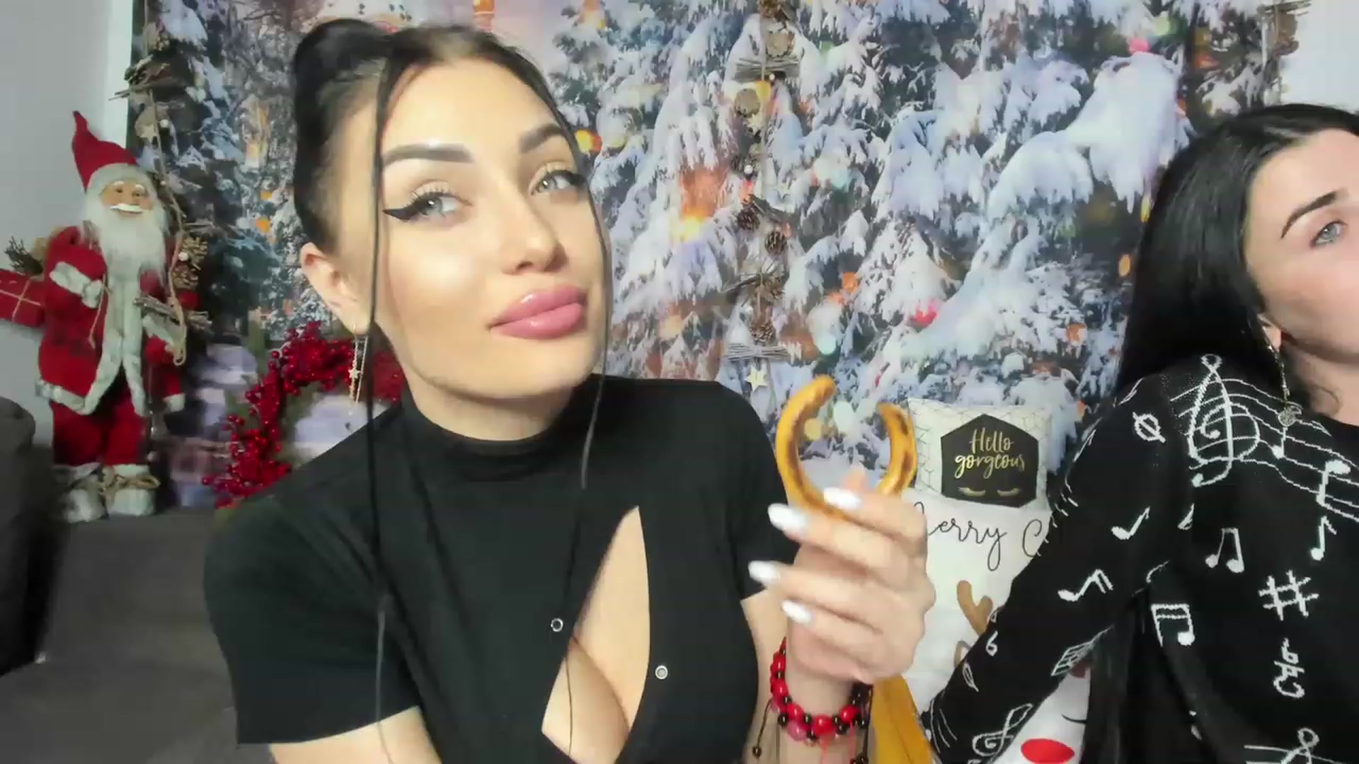 Gallery image thumbnail from AletaOcean's myfreecams stream on, 12/23/2022, 11:10 image 16 of 20