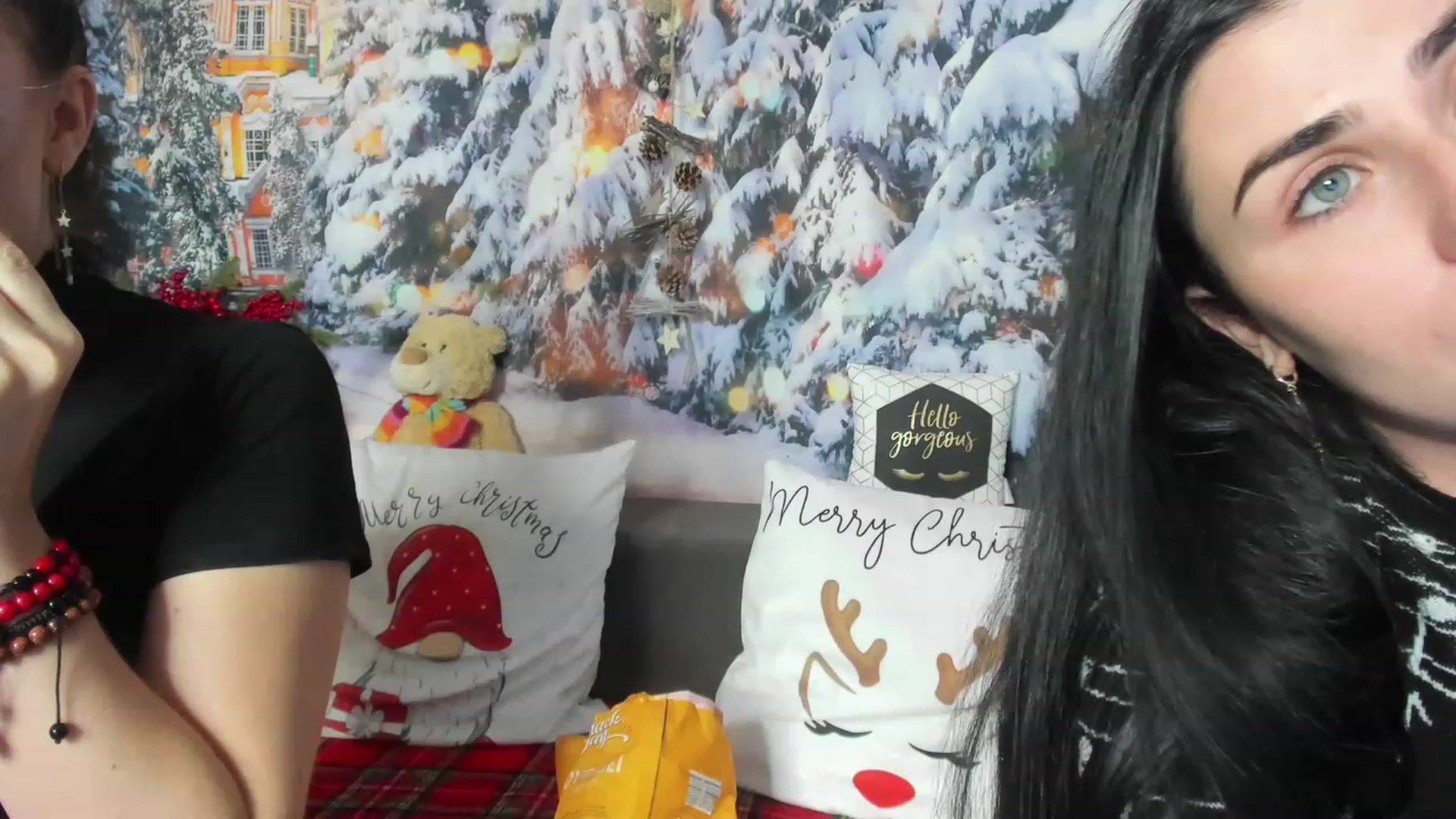 Gallery image thumbnail from AletaOcean's myfreecams stream on, 12/23/2022, 11:10 image 18 of 20