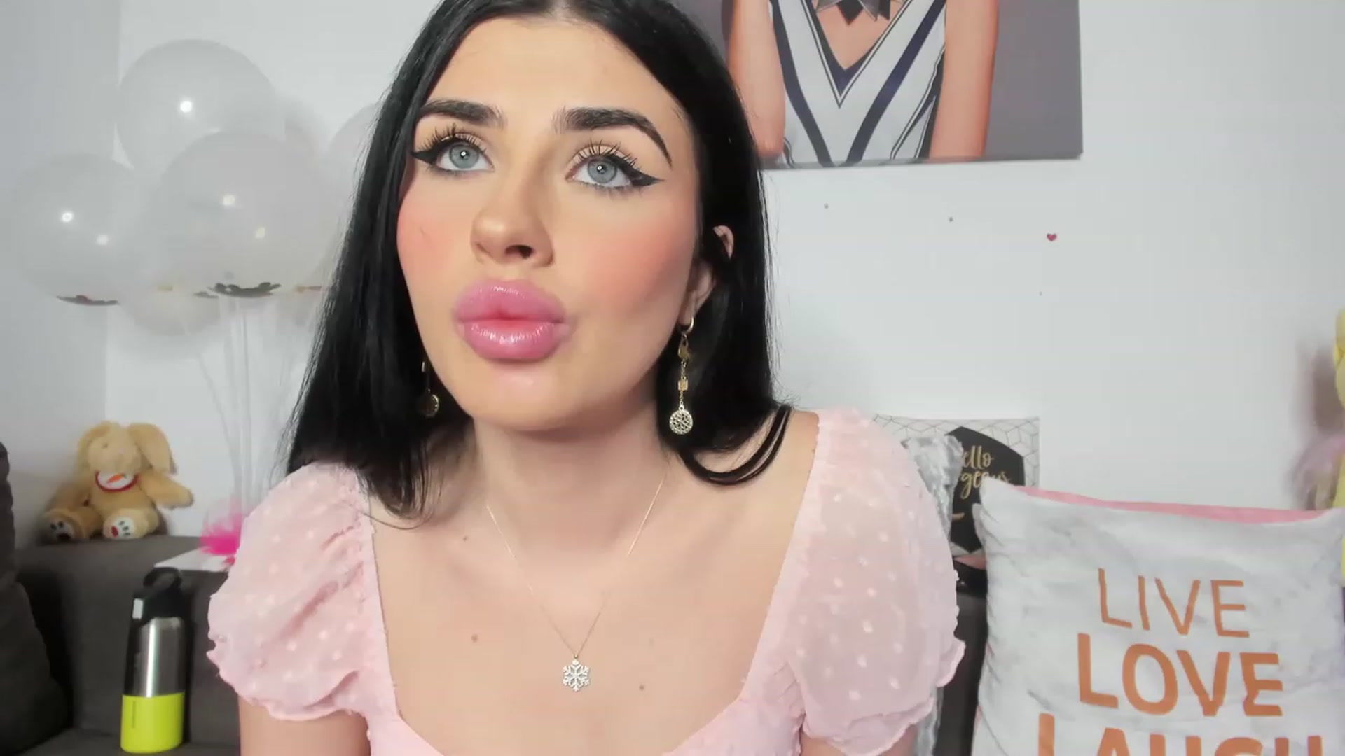 Gallery image thumbnail from AletaOcean's myfreecams stream on, 04/01/2023, 11:00 image 14 of 20