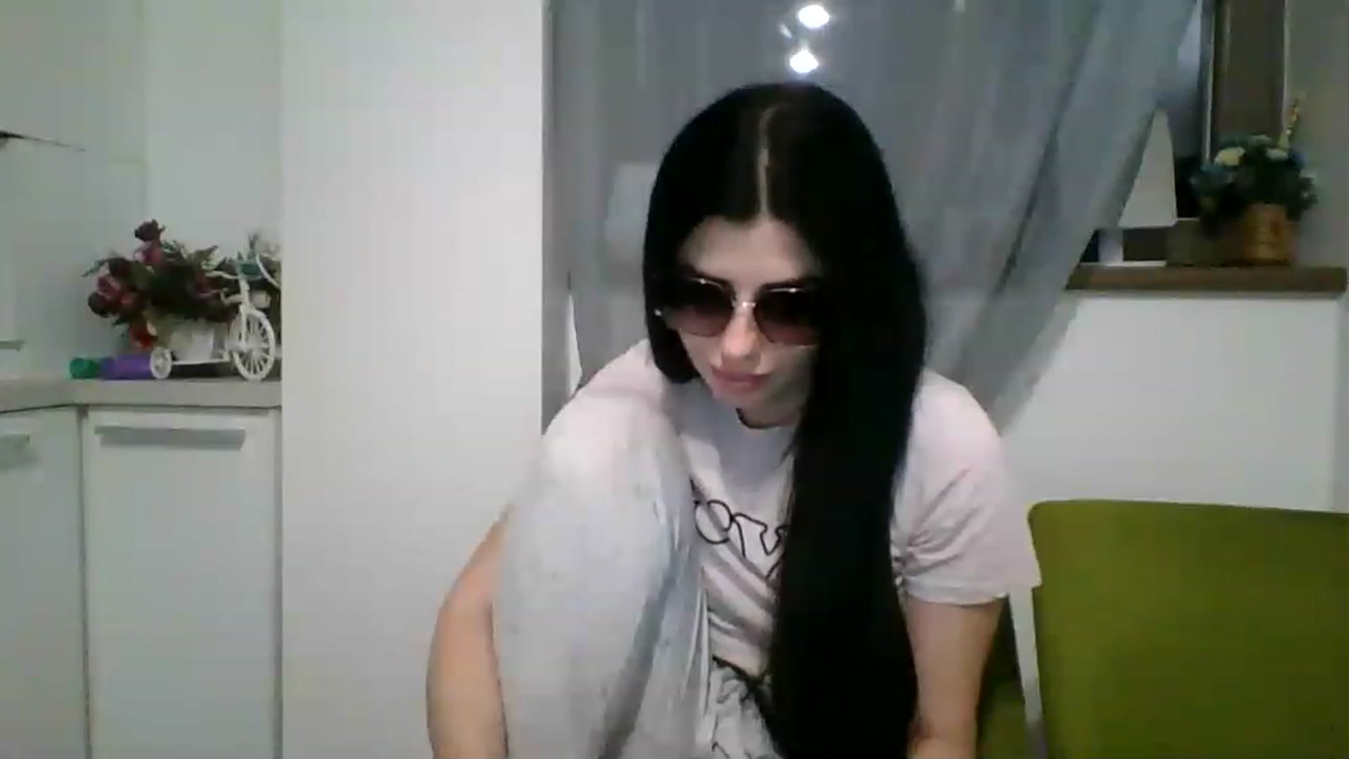 Gallery image thumbnail from AletaOcean's myfreecams stream on, 04/01/2023, 17:39 image 6 of 20