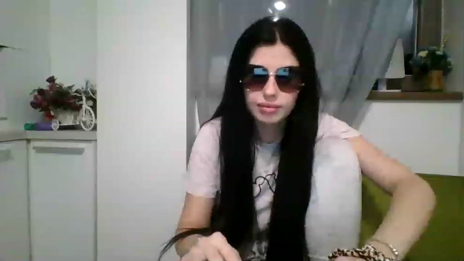 Gallery image thumbnail from AletaOcean's myfreecams stream on, 04/01/2023, 17:39 image 14 of 20