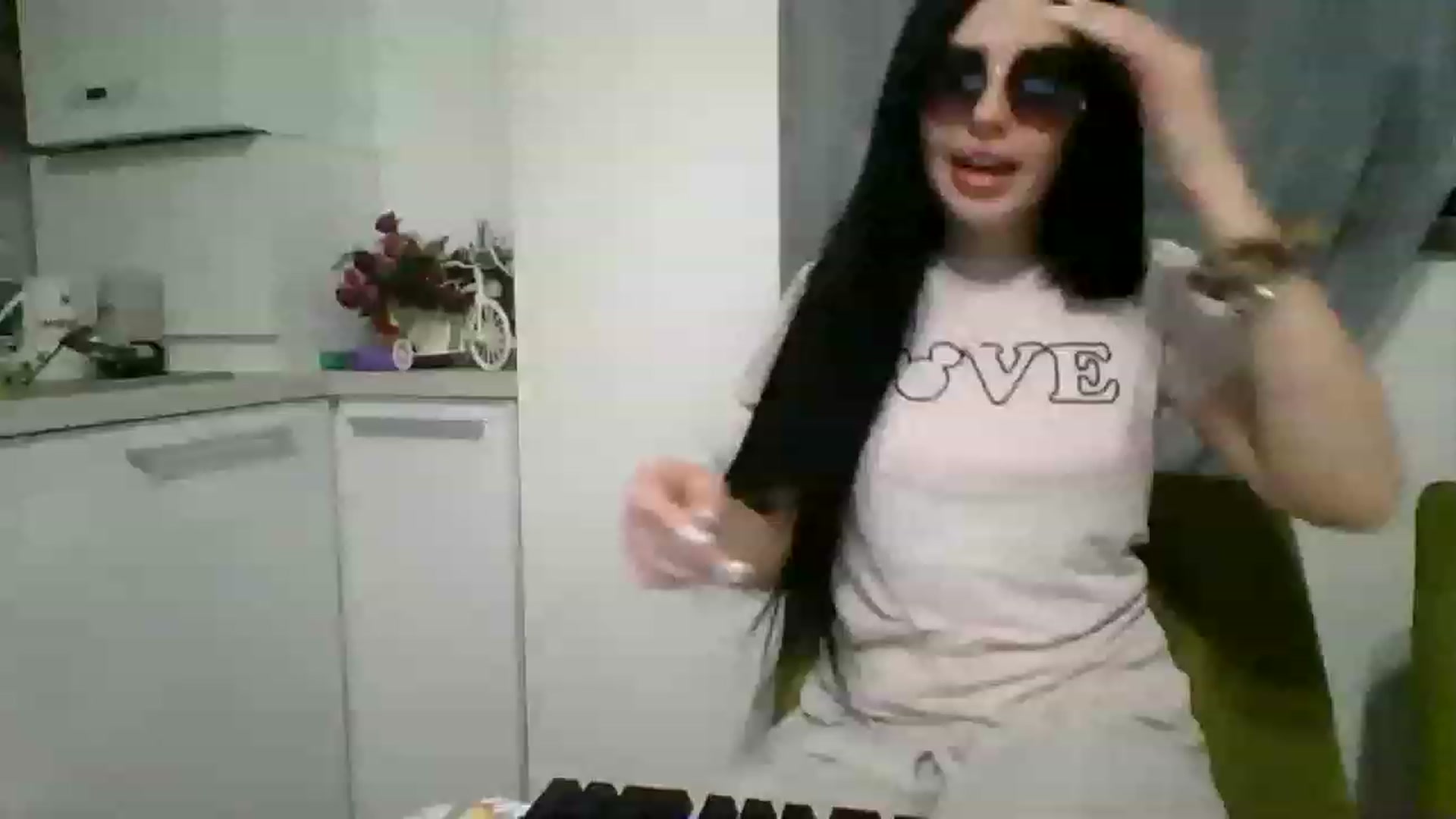 Gallery image thumbnail from AletaOcean's myfreecams stream on, 04/01/2023, 19:09 image 8 of 20