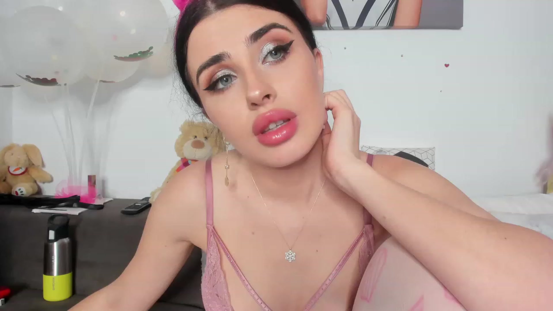 Gallery image thumbnail from AletaOcean's myfreecams stream on, 04/08/2023, 08:29 image 12 of 20