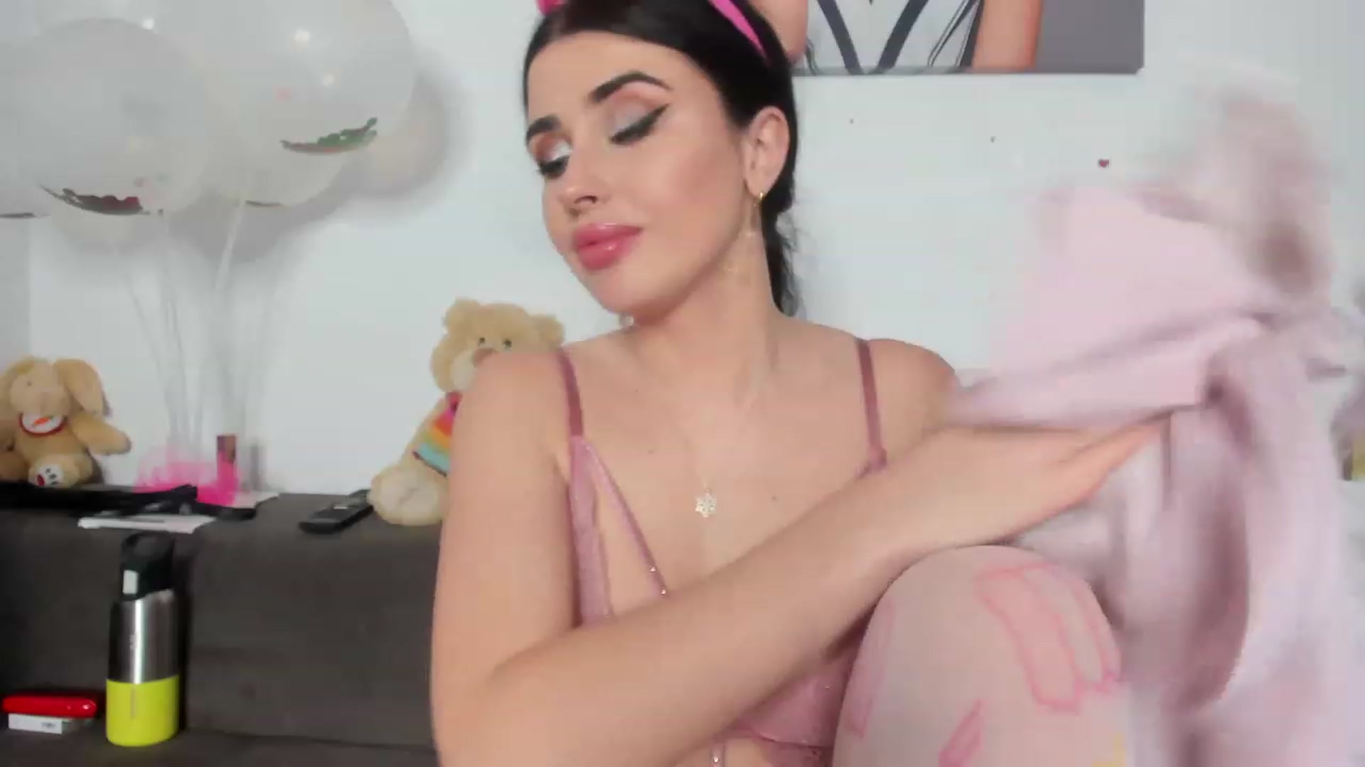 Gallery image thumbnail from AletaOcean's myfreecams stream on, 04/08/2023, 08:29 image 13 of 20