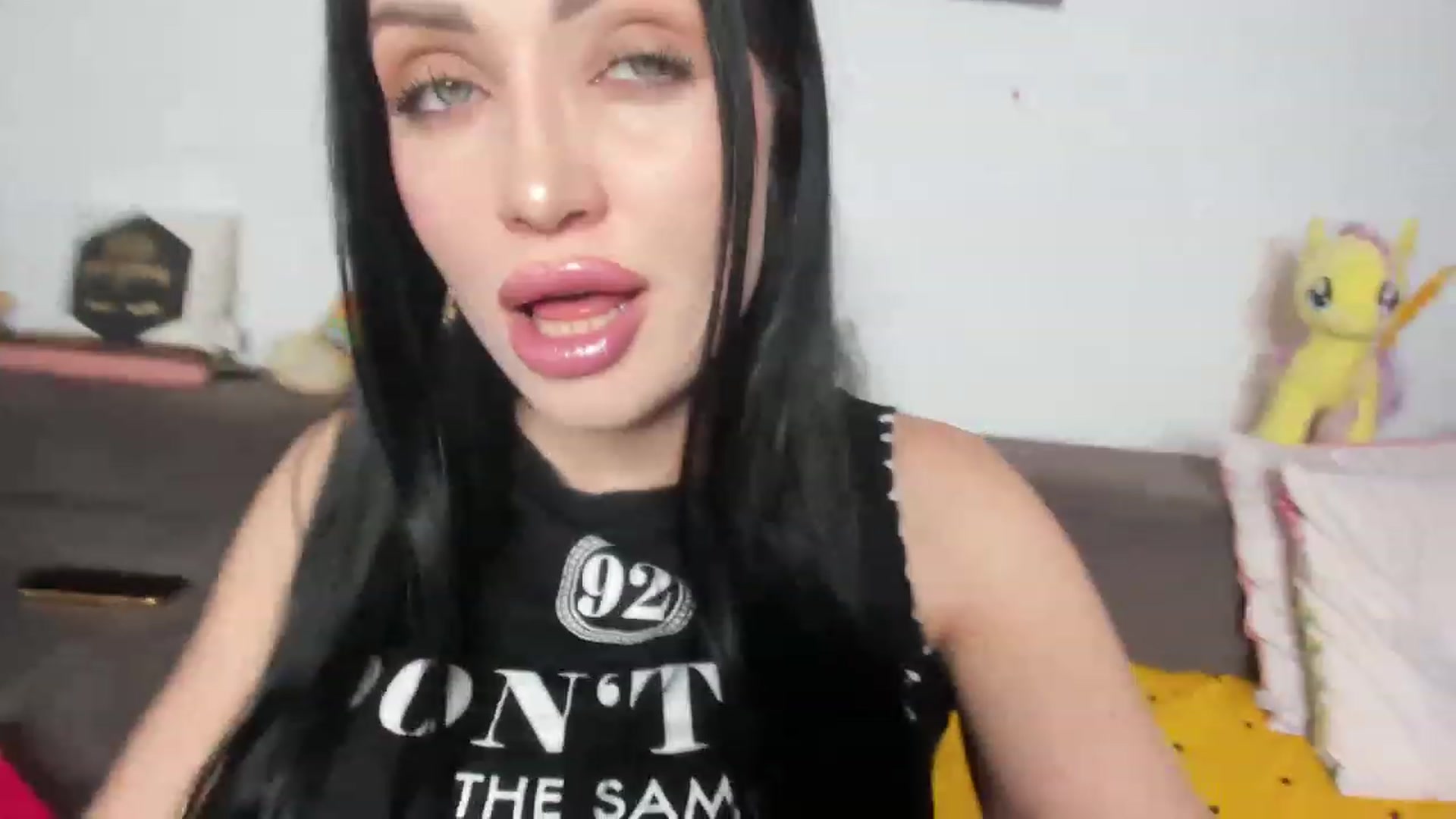 Gallery image thumbnail from AletaOcean's myfreecams stream on, 04/20/2023, 13:18 image 11 of 20