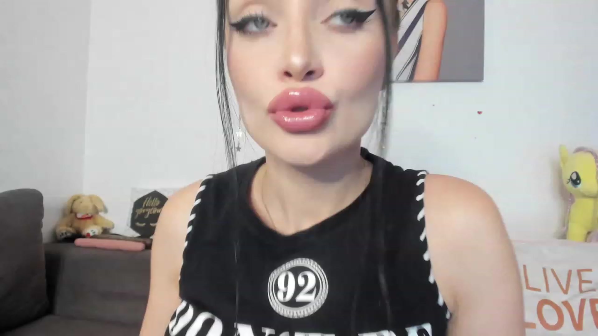 Gallery image thumbnail from AletaOcean's myfreecams stream on, 05/03/2023, 10:30 image 2 of 20