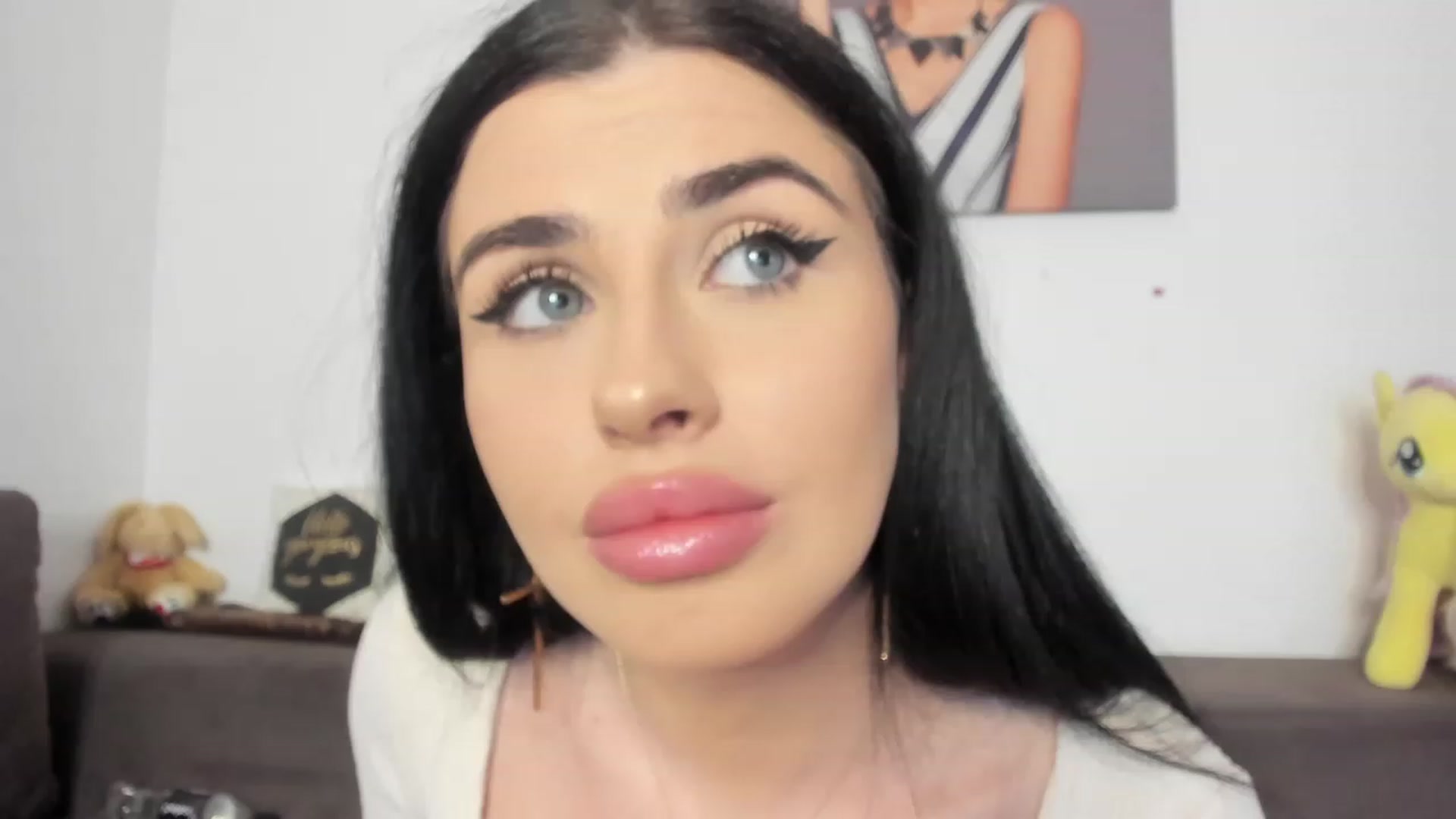 Gallery image thumbnail from AletaOcean's myfreecams stream on, 05/04/2023, 10:11 image 18 of 20