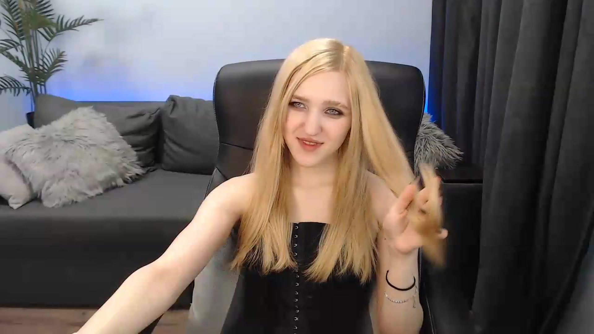 Gallery image thumbnail from AlettaPearl's myfreecams stream on, 05/26/2026, 09:14 image 5 of 20