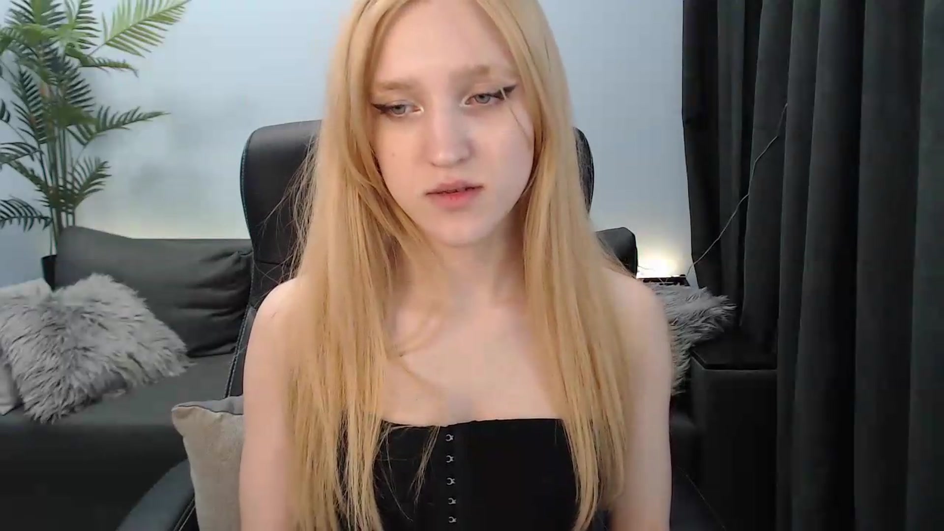 Gallery image thumbnail from AlettaPearl's myfreecams stream on, 05/31/2026, 12:14 image 2 of 20