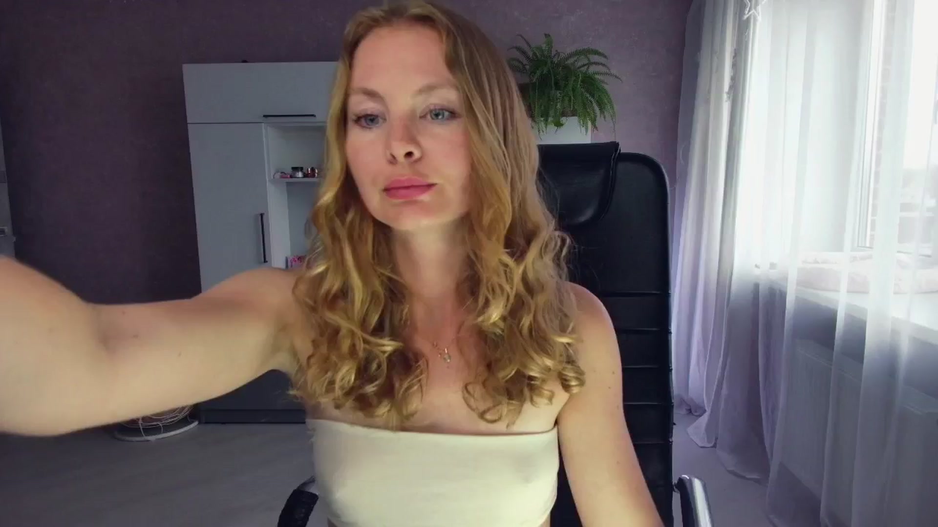 Gallery image thumbnail from AlexImpreza's myfreecams stream on, 04/21/2025, 14:57 image 16 of 20