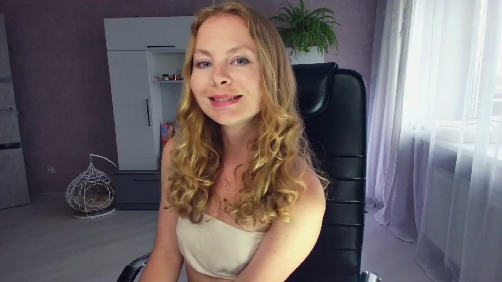 Gallery image thumbnail from AlexImpreza's myfreecams stream on, 04/21/2025, 14:57 image 10 of 20