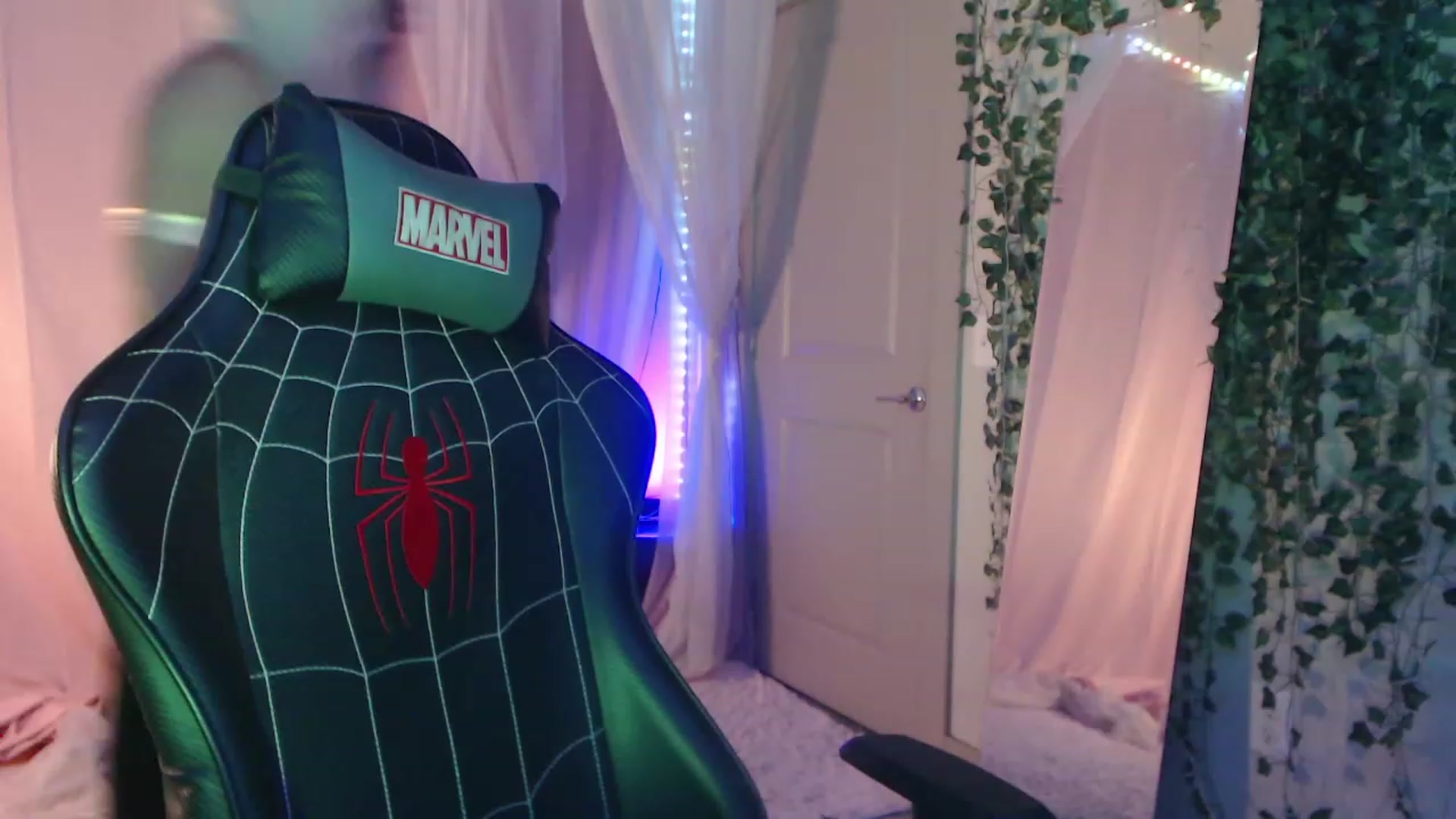 Gallery image thumbnail from AlexLilsecret's myfreecams stream on, 04/20/2023, 05:00 image 12 of 20