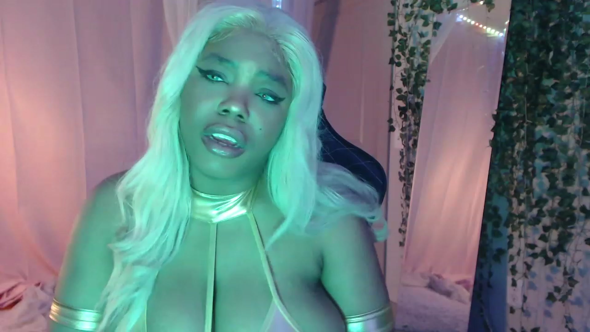 Gallery image thumbnail from AlexLilsecret's myfreecams stream on, 04/20/2023, 05:00 image 19 of 20