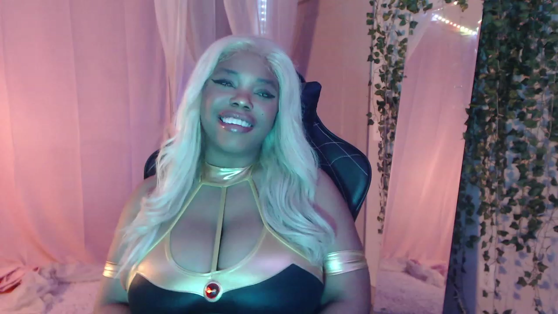 Gallery image thumbnail from AlexLilsecret's myfreecams stream on, 04/20/2023, 05:00 image 1 of 20