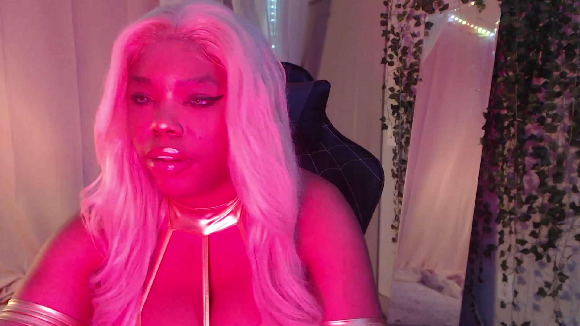 Gallery image thumbnail from AlexLilsecret's myfreecams stream on, 04/20/2023, 05:00 image 3 of 20