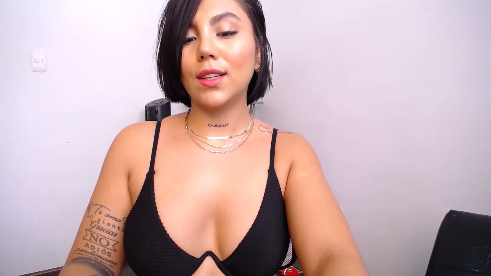 Gallery image thumbnail from AlexLions's myfreecams stream on, 11/15/2022, 17:38 image 1 of 20