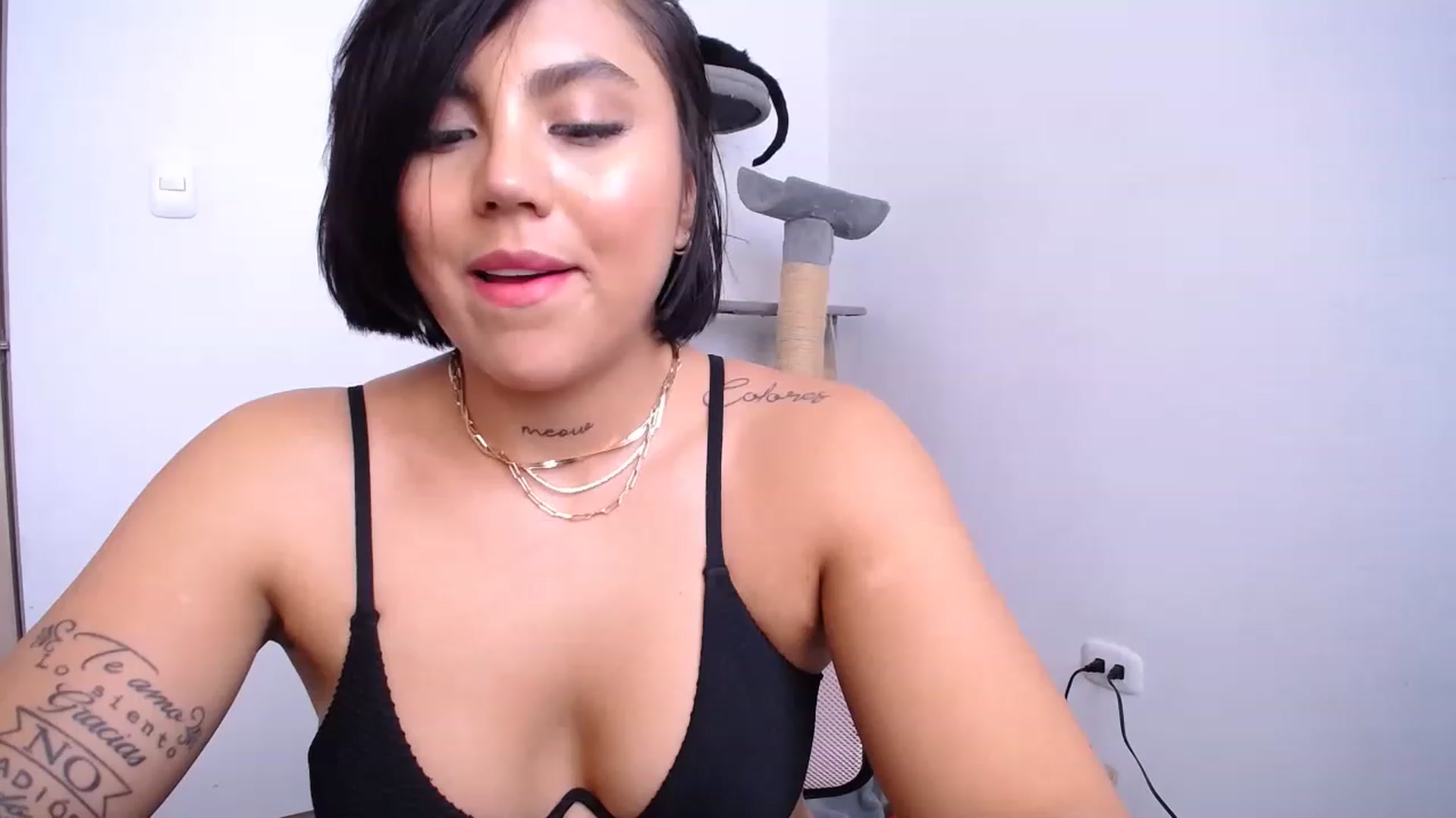 Gallery image thumbnail from AlexLions's myfreecams stream on, 11/15/2022, 18:39 image 11 of 20