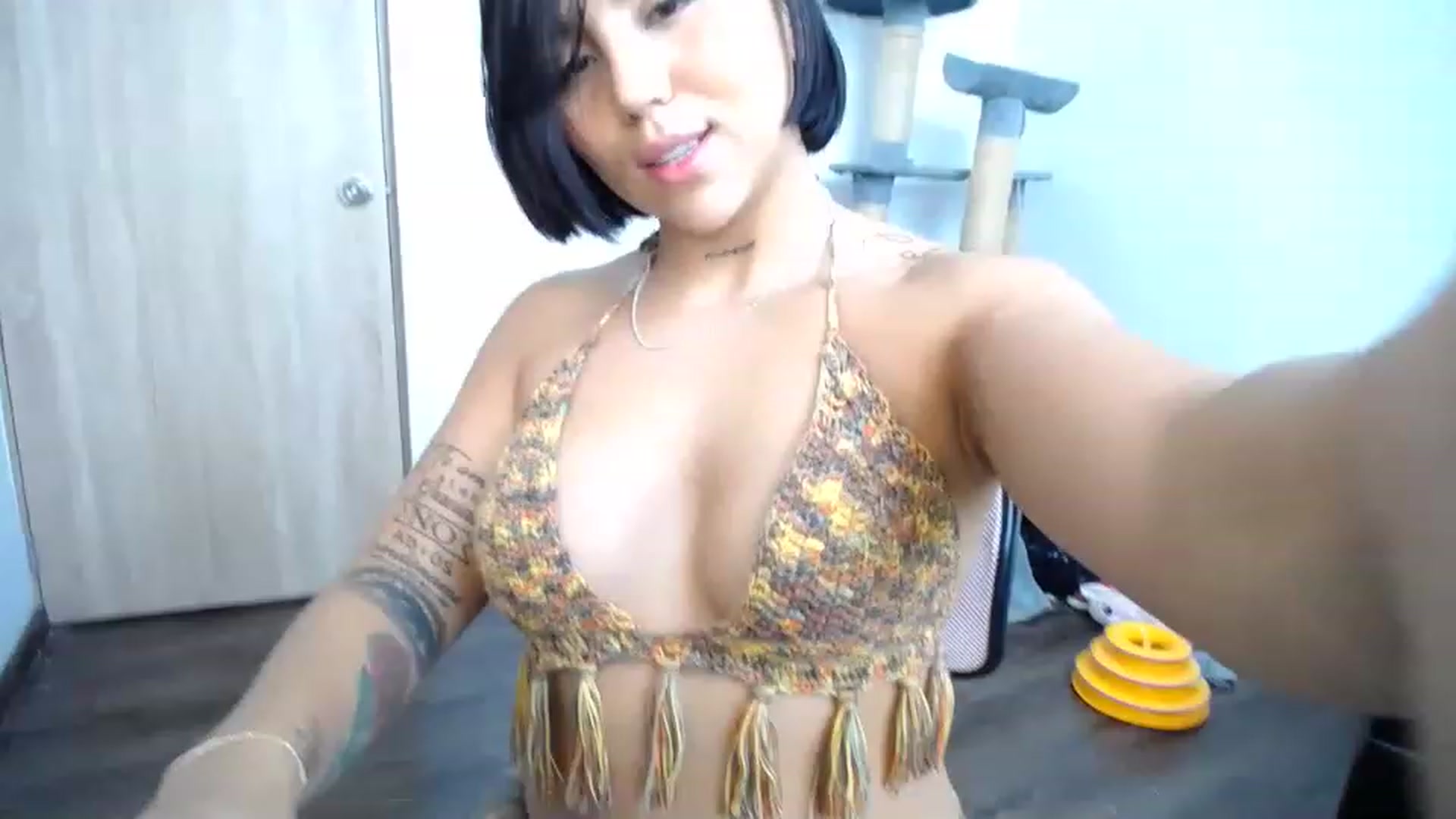 Gallery image thumbnail from AlexLions's myfreecams stream on, 11/20/2022, 18:22 image 1 of 20