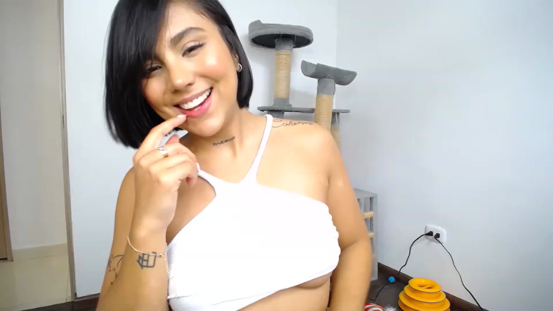 Gallery image thumbnail from AlexLions's myfreecams stream on, 11/25/2022, 19:19 image 12 of 20