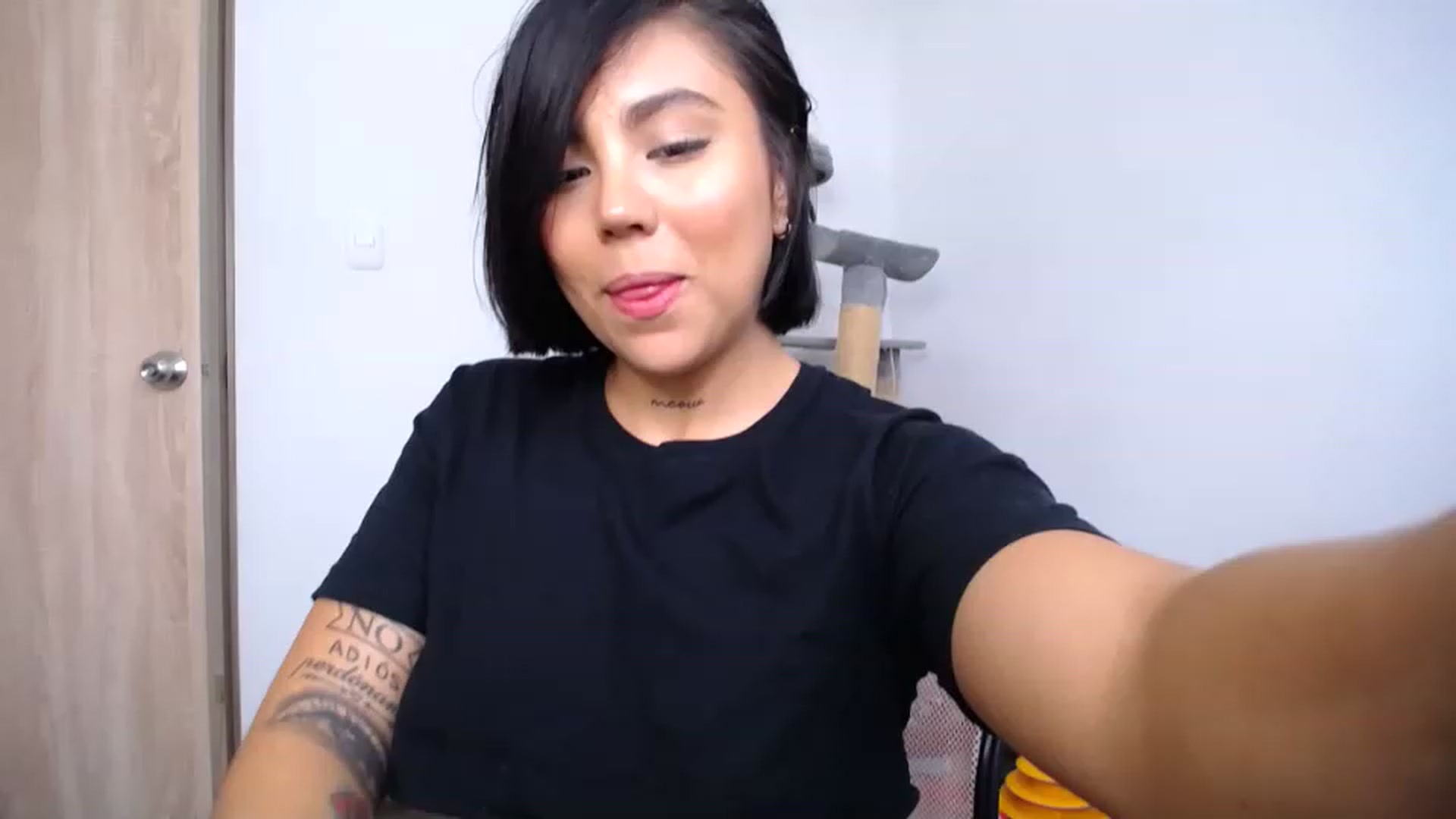 Gallery image thumbnail from AlexLions's myfreecams stream on, 11/26/2022, 18:56 image 16 of 20