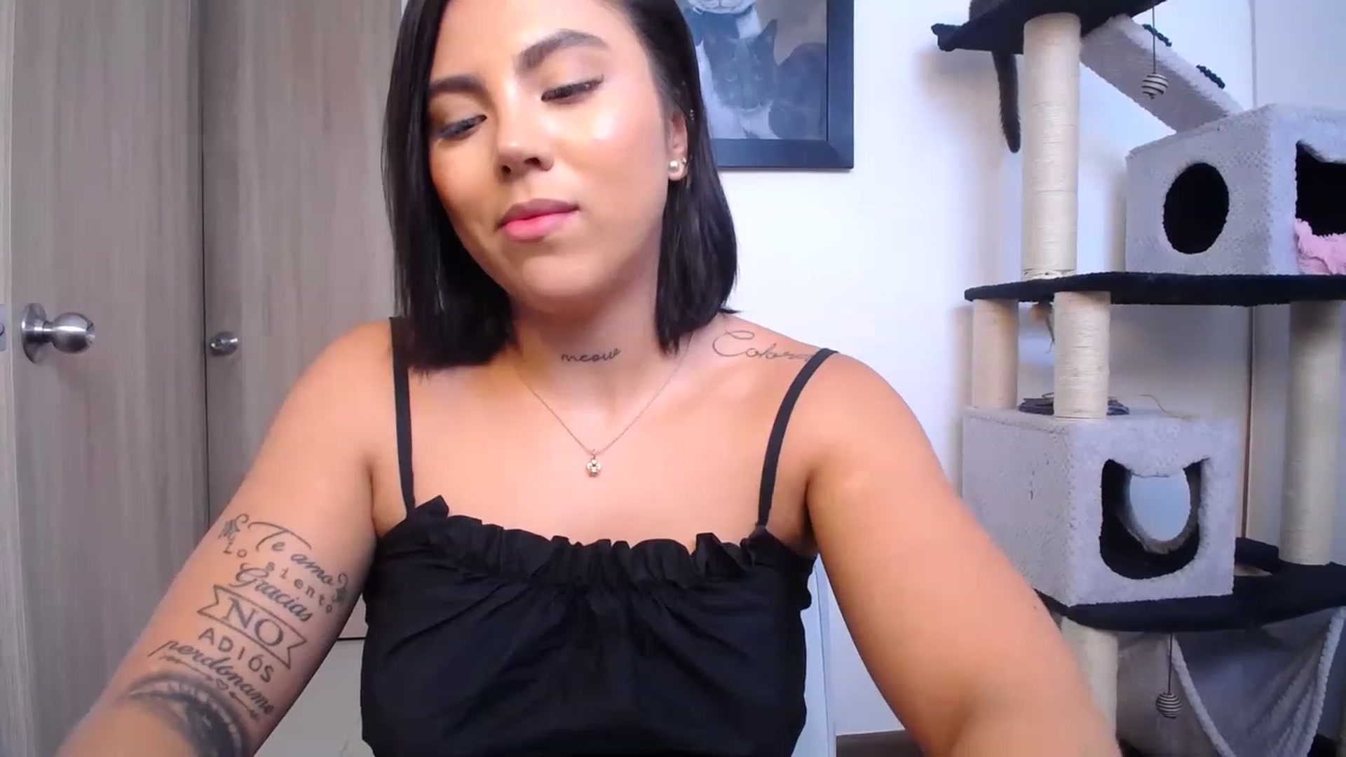 Gallery image thumbnail from AlexLions's myfreecams stream on, 03/12/2023, 18:23 image 10 of 20