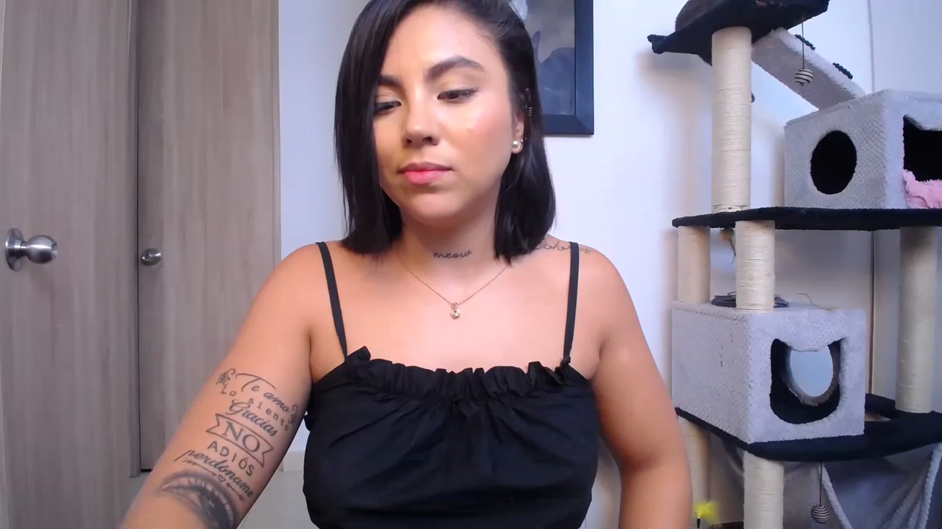 Gallery image thumbnail from AlexLions's myfreecams stream on, 03/12/2023, 18:23 image 8 of 20