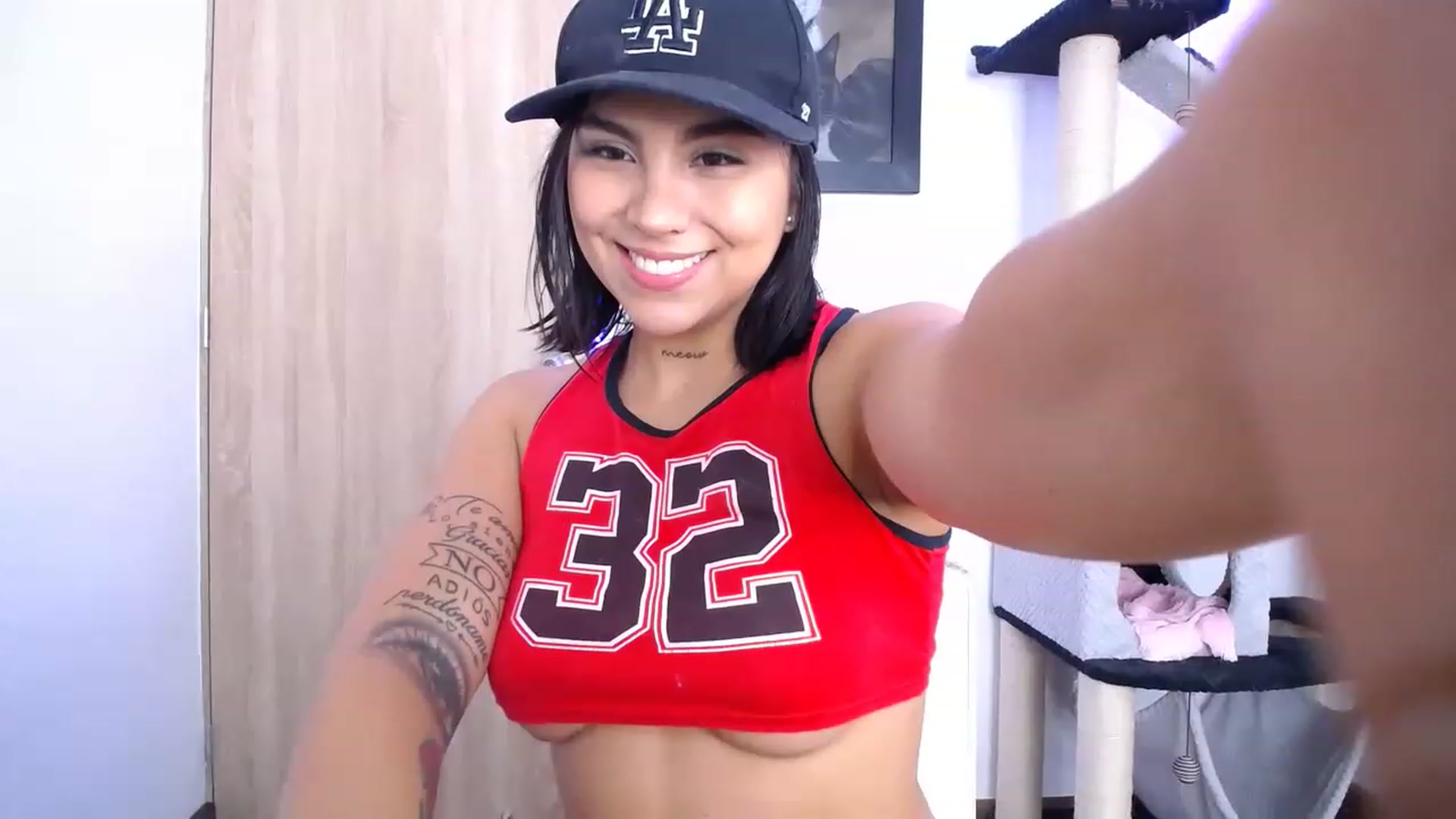 Gallery image thumbnail from AlexLions's myfreecams stream on, 04/16/2023, 08:46 image 8 of 20